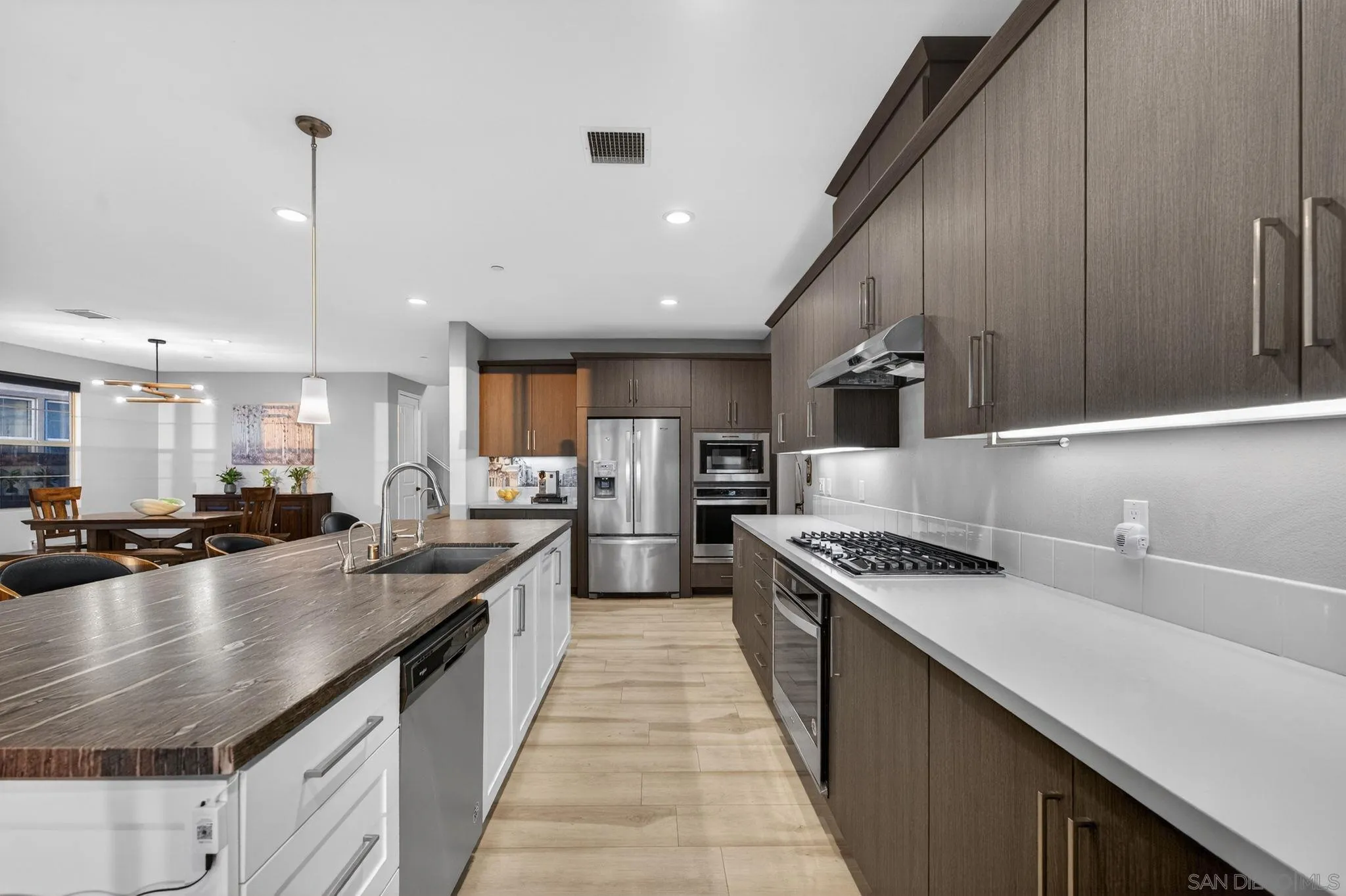 https://cdn.realtyfeed.com/cdn/127/260001557/3c565e7aef90668b469079819aa9c44a.webp