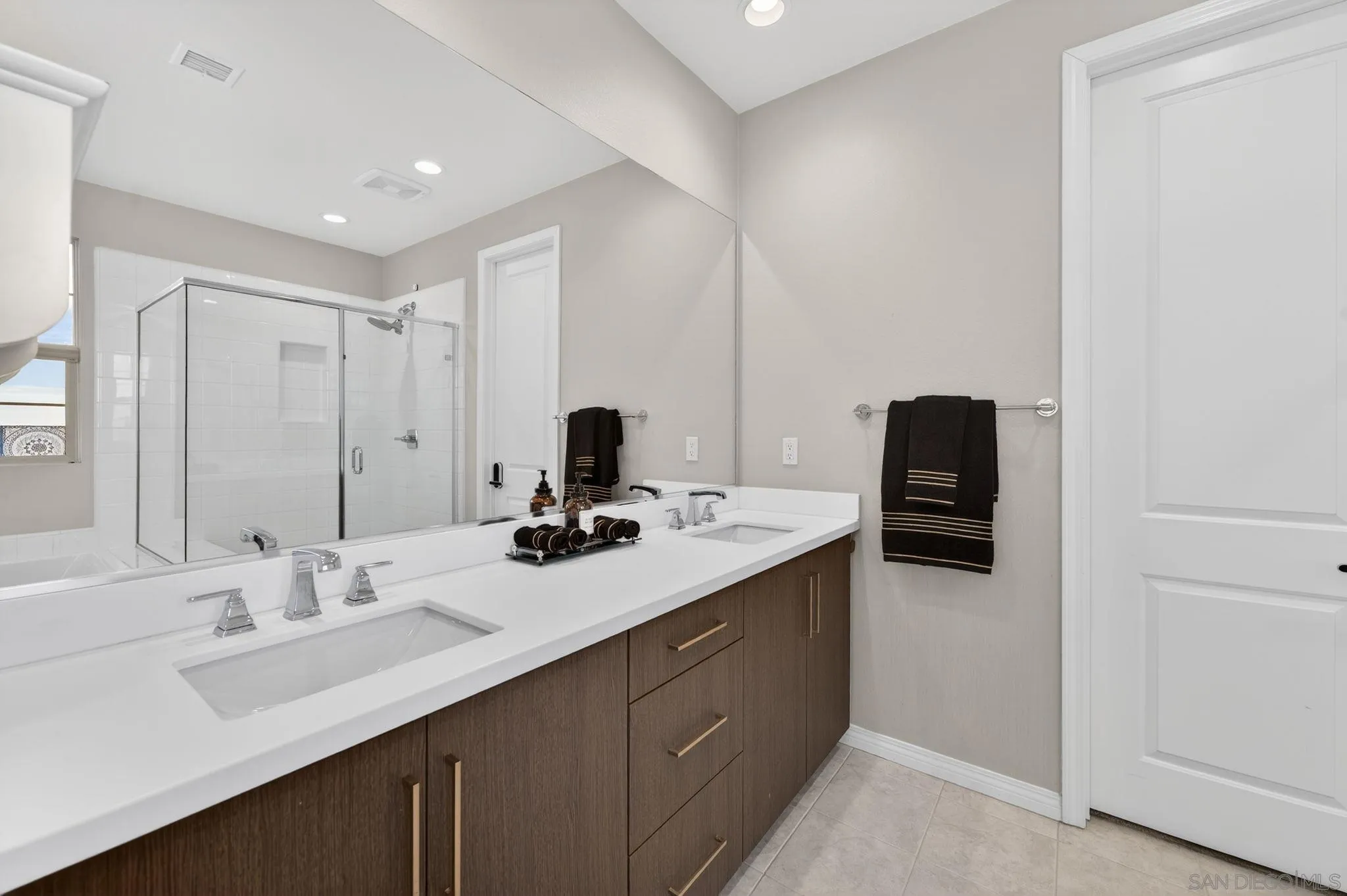 https://cdn.realtyfeed.com/cdn/127/260001557/8b649aae12c81da59cf5da8b7081578b.webp