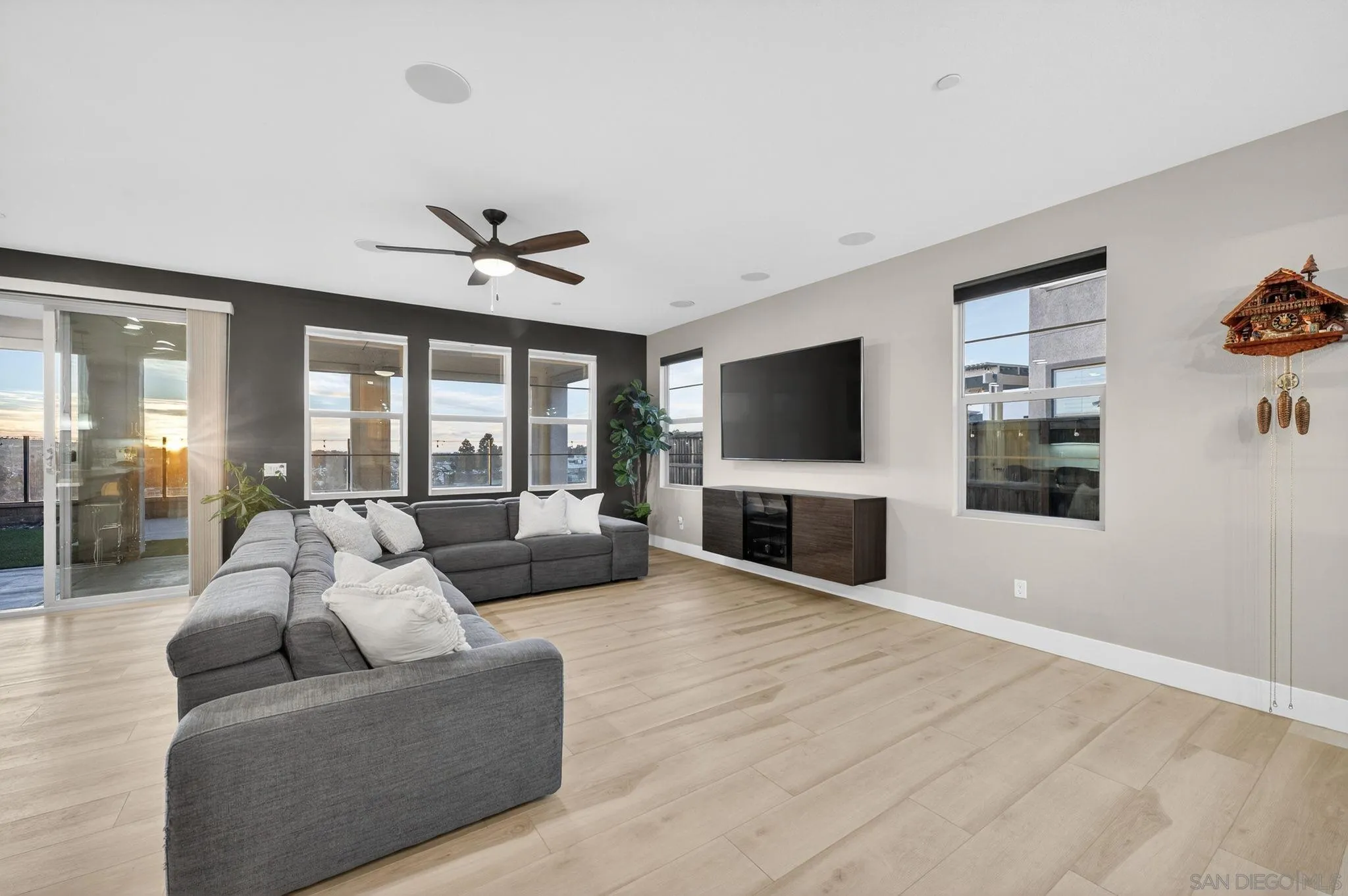 https://cdn.realtyfeed.com/cdn/127/260001557/99fe2fba6aec675ea91a60b28cfe2031.webp
