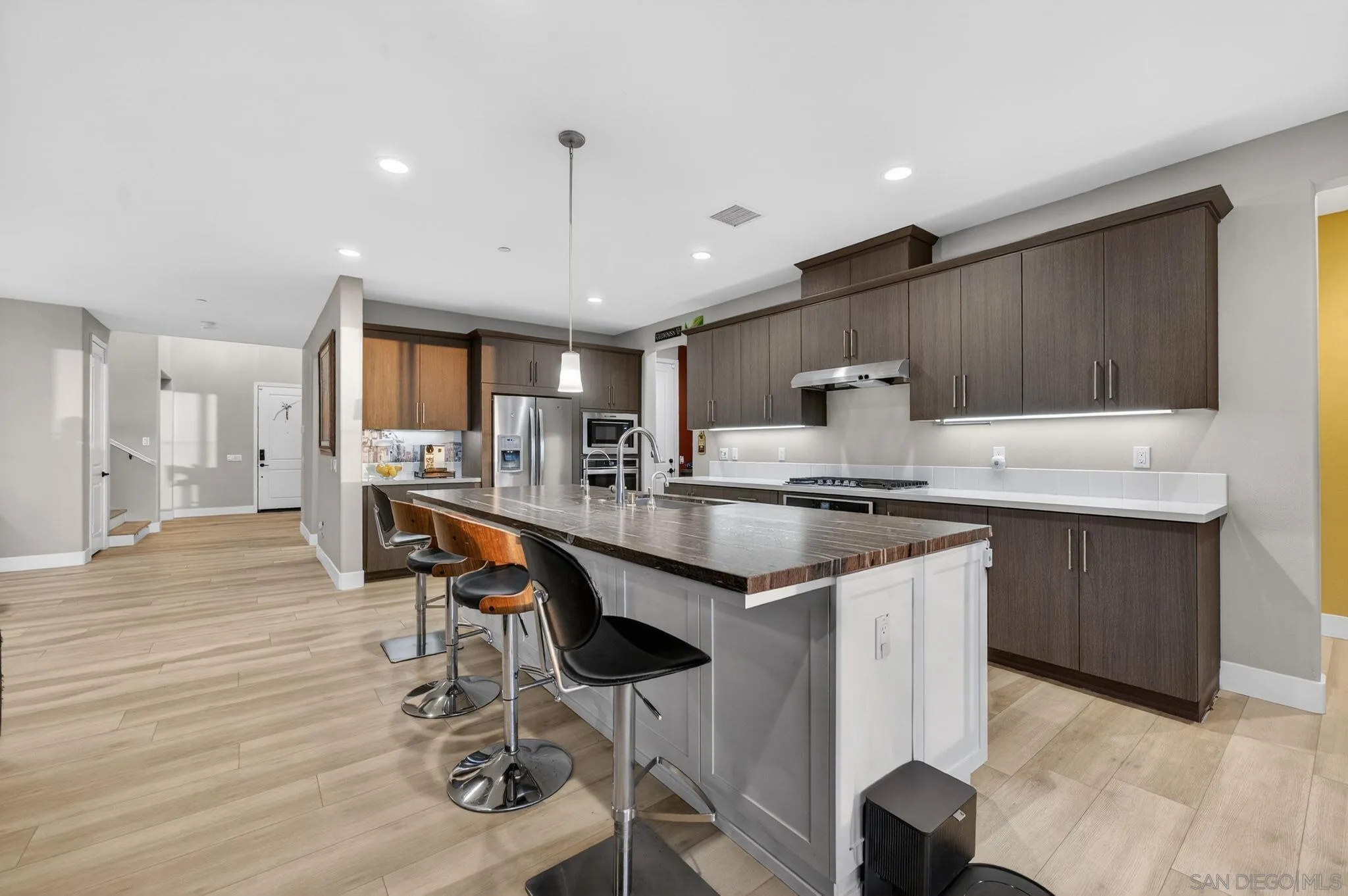 https://cdn.realtyfeed.com/cdn/127/260001557/ac9850e2e880fa840934e42b1a9fb0b0.webp