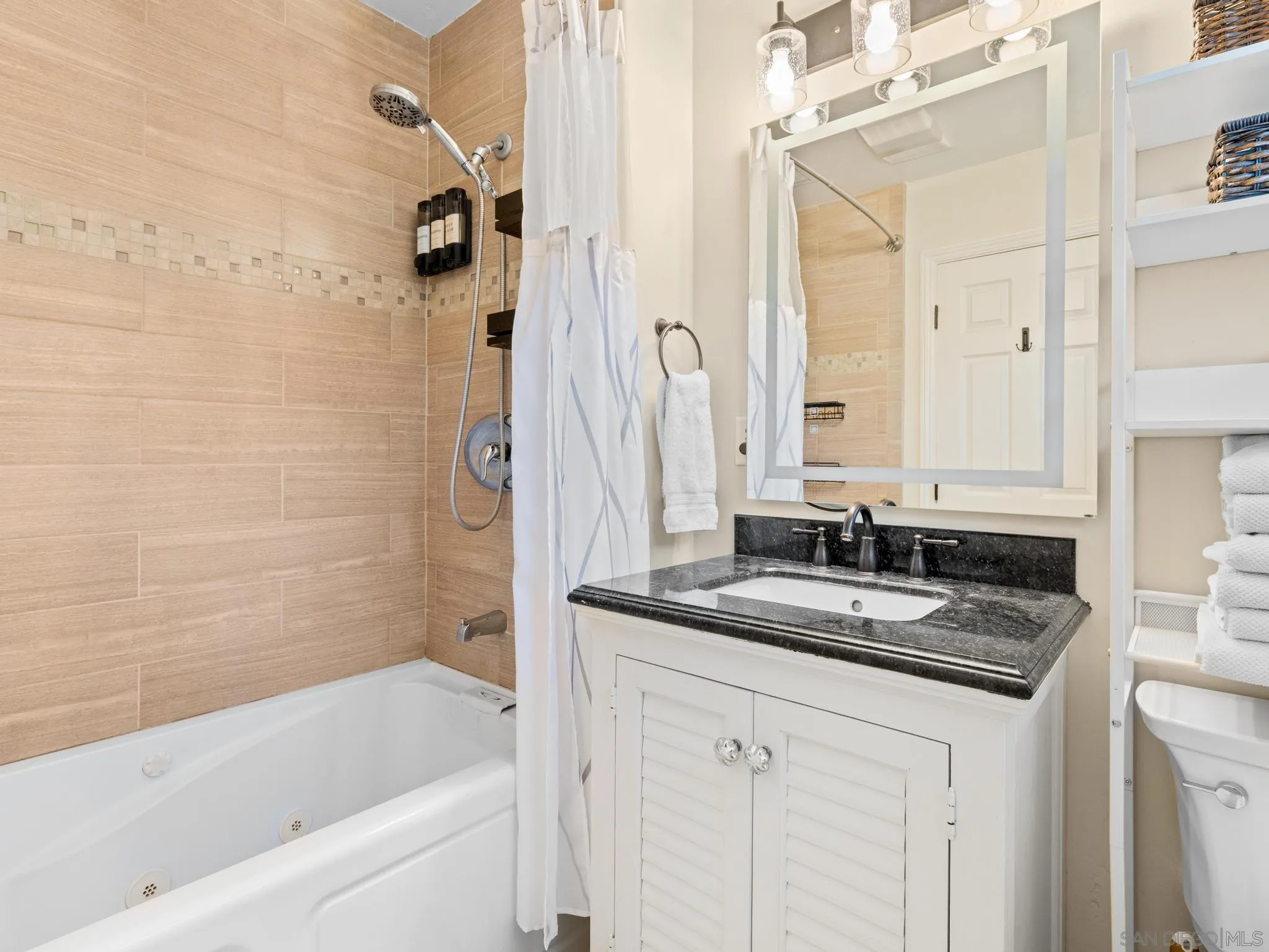 https://cdn.realtyfeed.com/cdn/127/260001558/f35550171415682fee418f889d881efb.webp