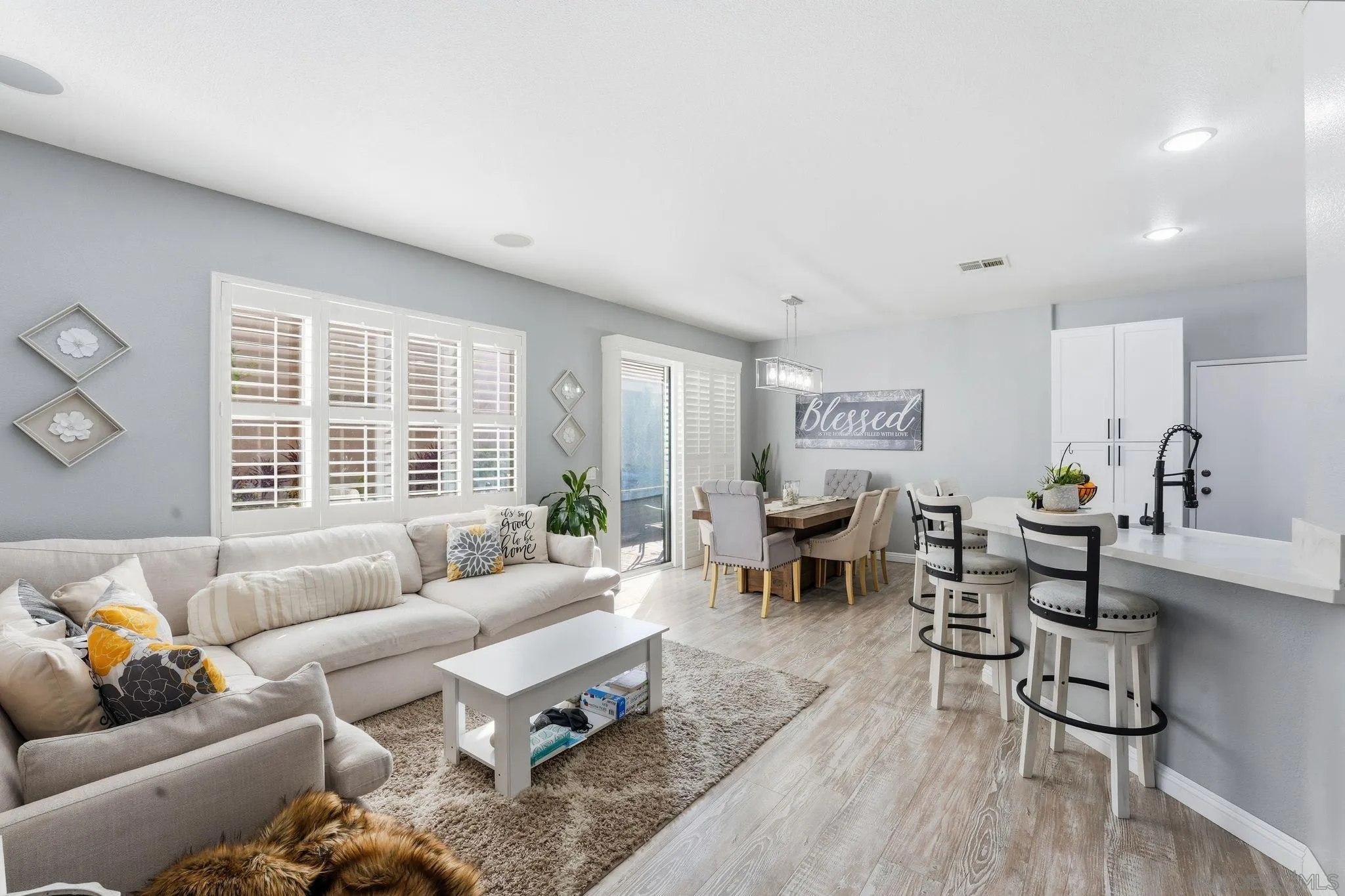 https://cdn.realtyfeed.com/cdn/127/260001560/2d51b9585e6410fd6bca33e5b32a6b25.webp