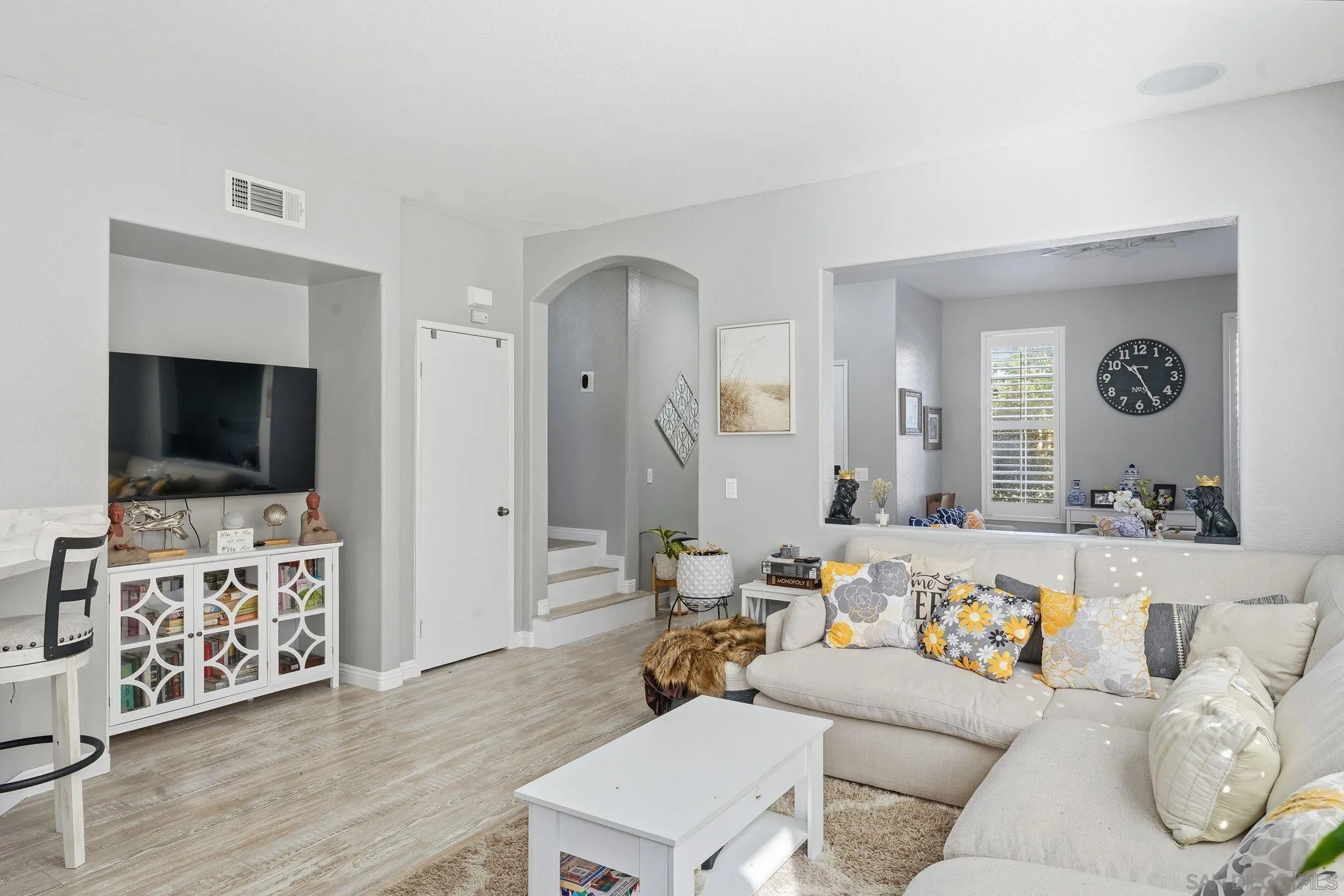 https://cdn.realtyfeed.com/cdn/127/260001560/44e0d96a3afe683e411046680e937e97.webp