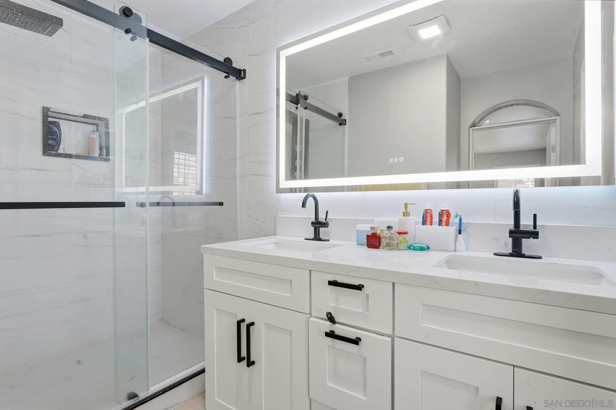 https://cdn.realtyfeed.com/cdn/127/260001560/8e27529b44fac78afe083c9508b7759f.webp