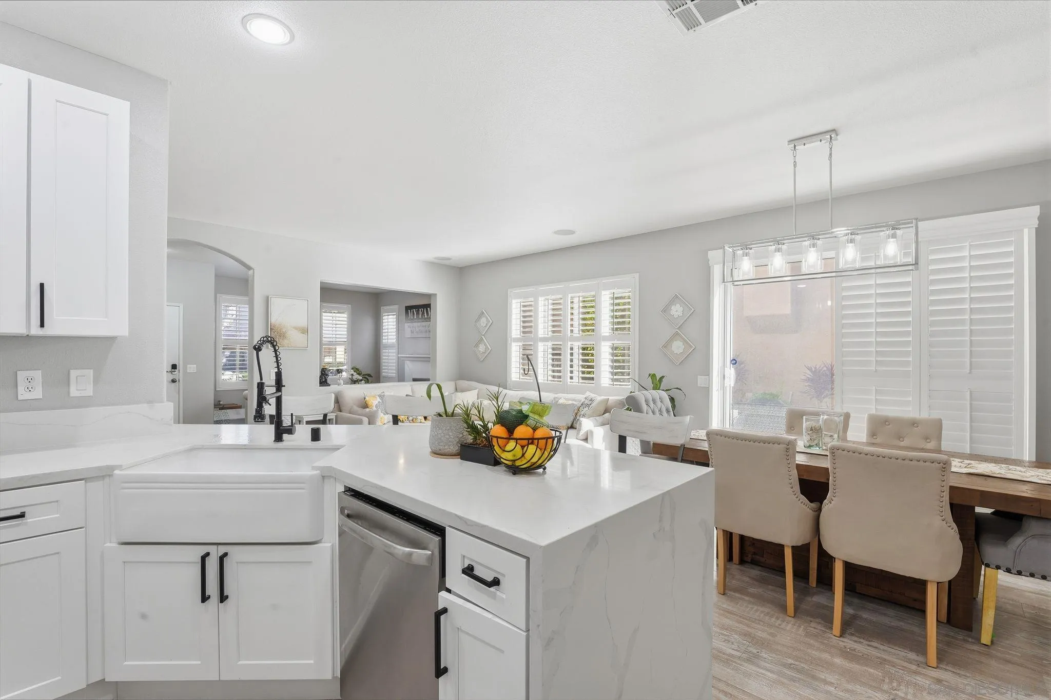 https://cdn.realtyfeed.com/cdn/127/260001560/da3accca8c68f420f5acb1232f7521d2.webp