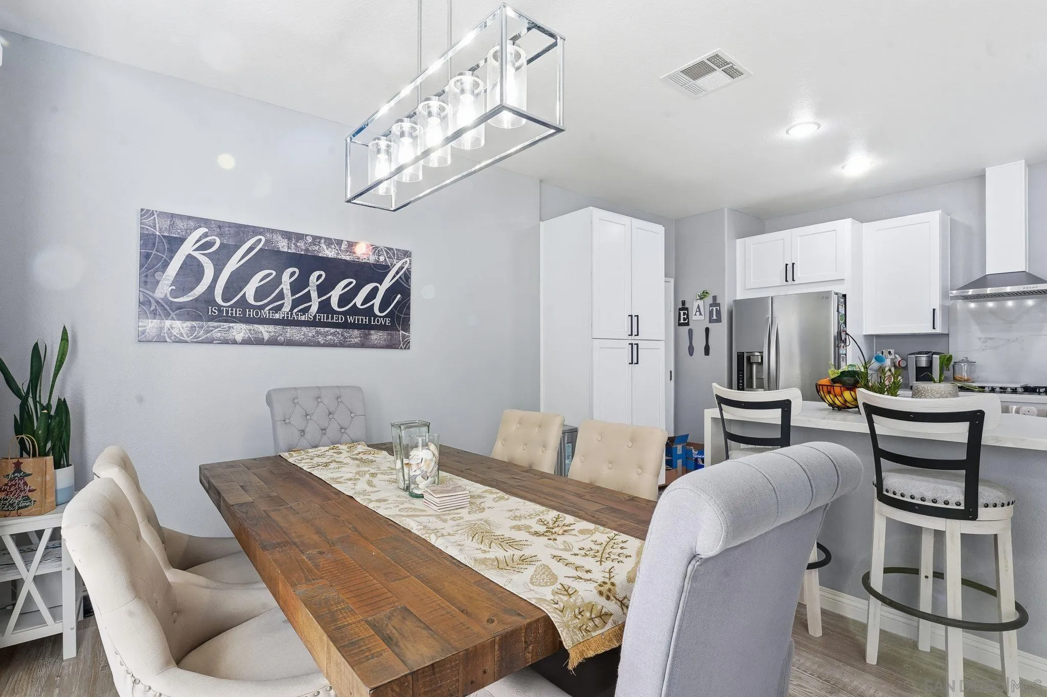 https://cdn.realtyfeed.com/cdn/127/260001560/f00de0d911647cb25908fd5eec036449.webp