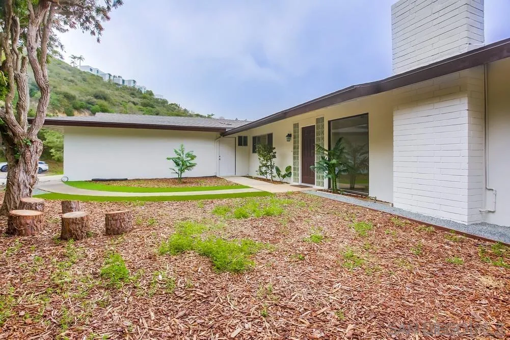 https://cdn.realtyfeed.com/cdn/127/260001565/18c5f4d51a64ca993a94ba6589c87753.webp