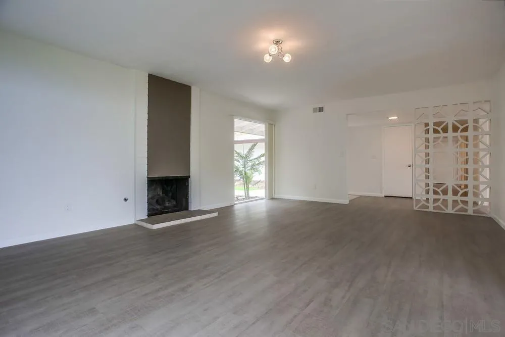https://cdn.realtyfeed.com/cdn/127/260001565/5a1b8c7075065f81d1efde6a7bd96e1e.webp