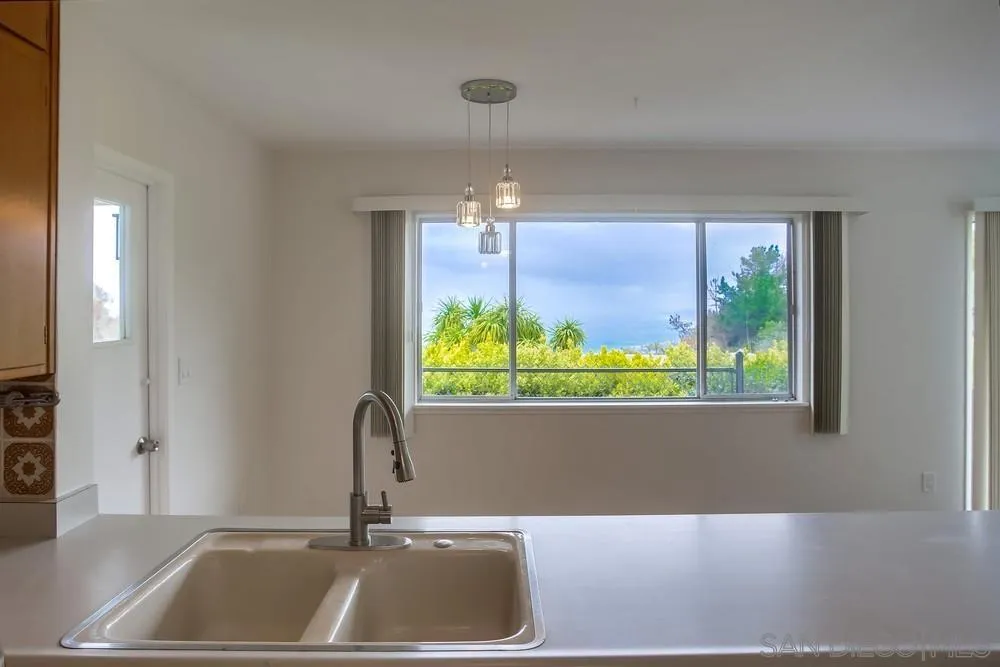 https://cdn.realtyfeed.com/cdn/127/260001565/93688d9cd29b6e912bdda0ad0cd0de07.webp