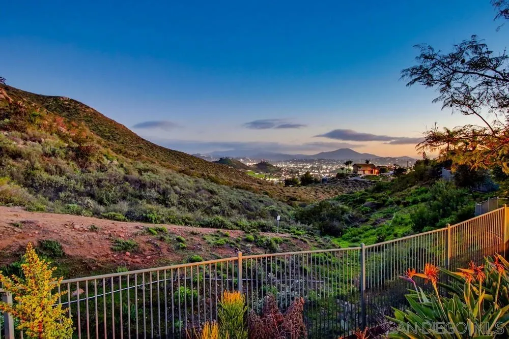 https://cdn.realtyfeed.com/cdn/127/260001566/66b75b3949929bb71ed3b30712cb1372.webp