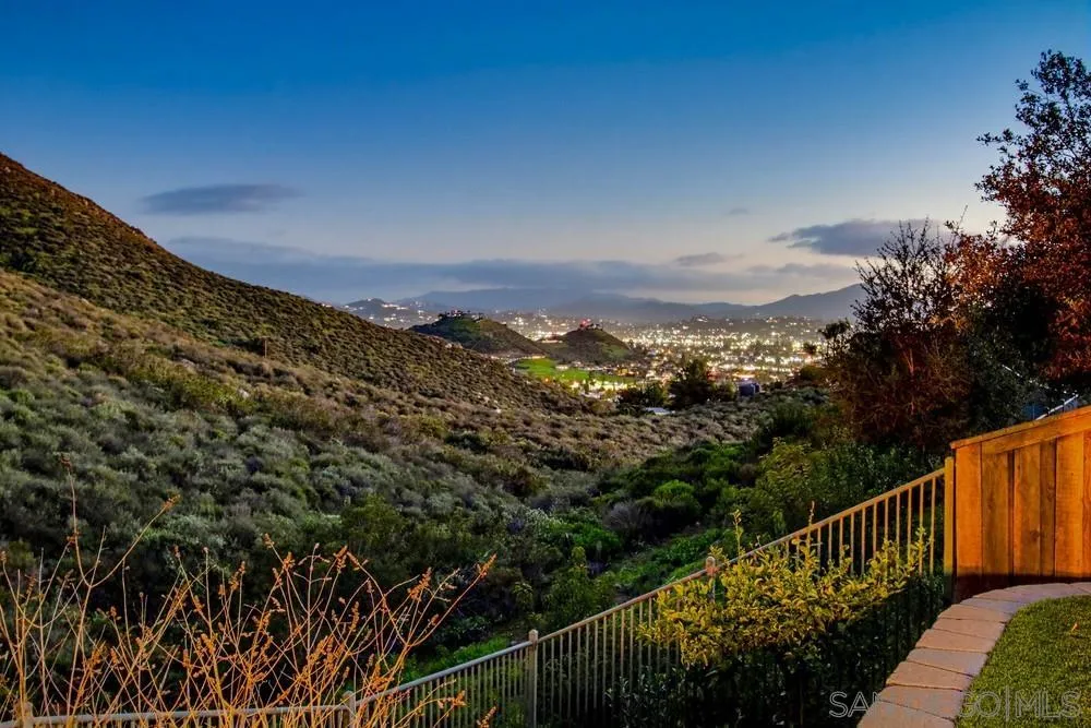 https://cdn.realtyfeed.com/cdn/127/260001566/765241b734d1551845bdb28141fd5d2e.webp
