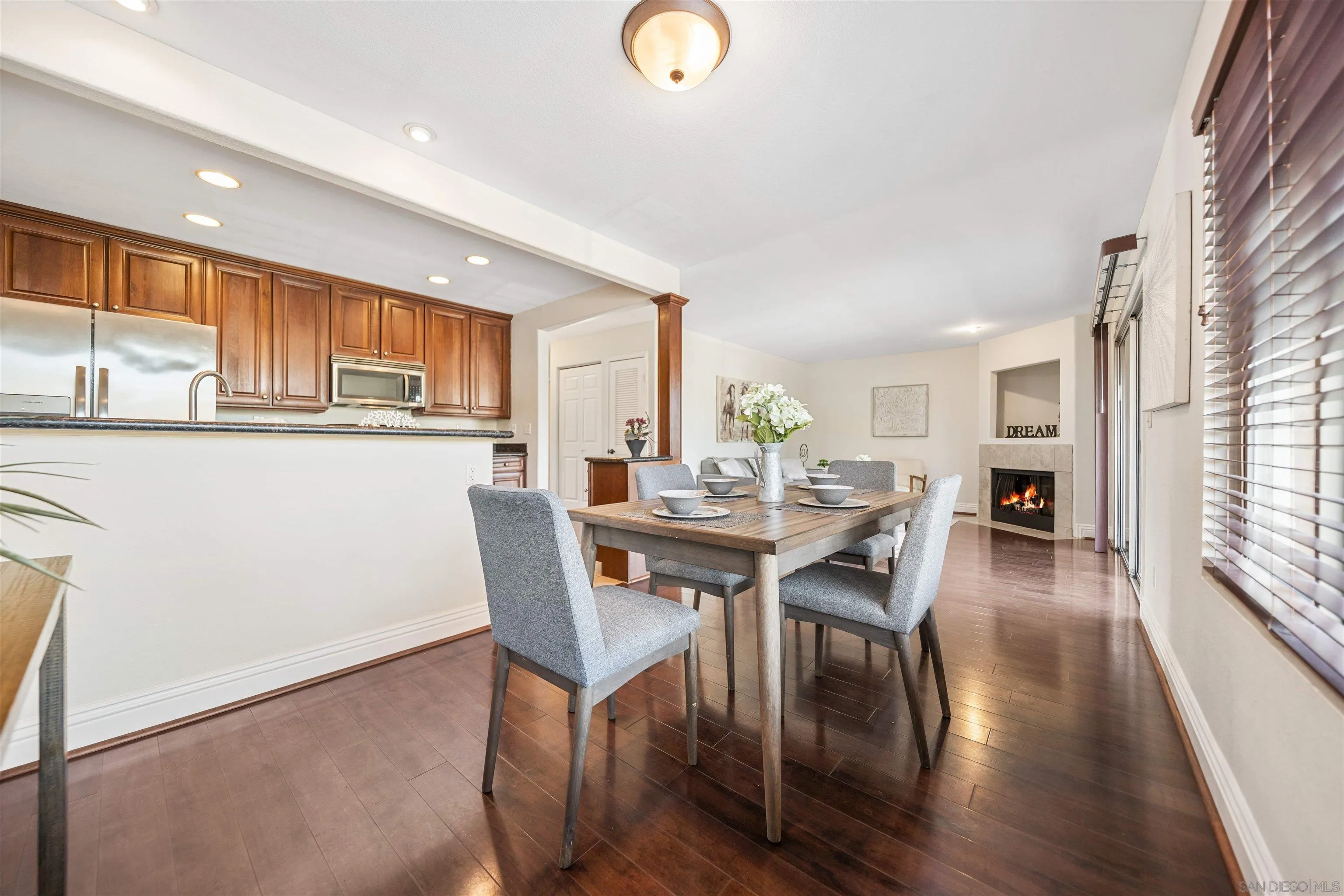https://cdn.realtyfeed.com/cdn/127/260001567/f9436de7d92afd0d1c9d2144a0826818.webp