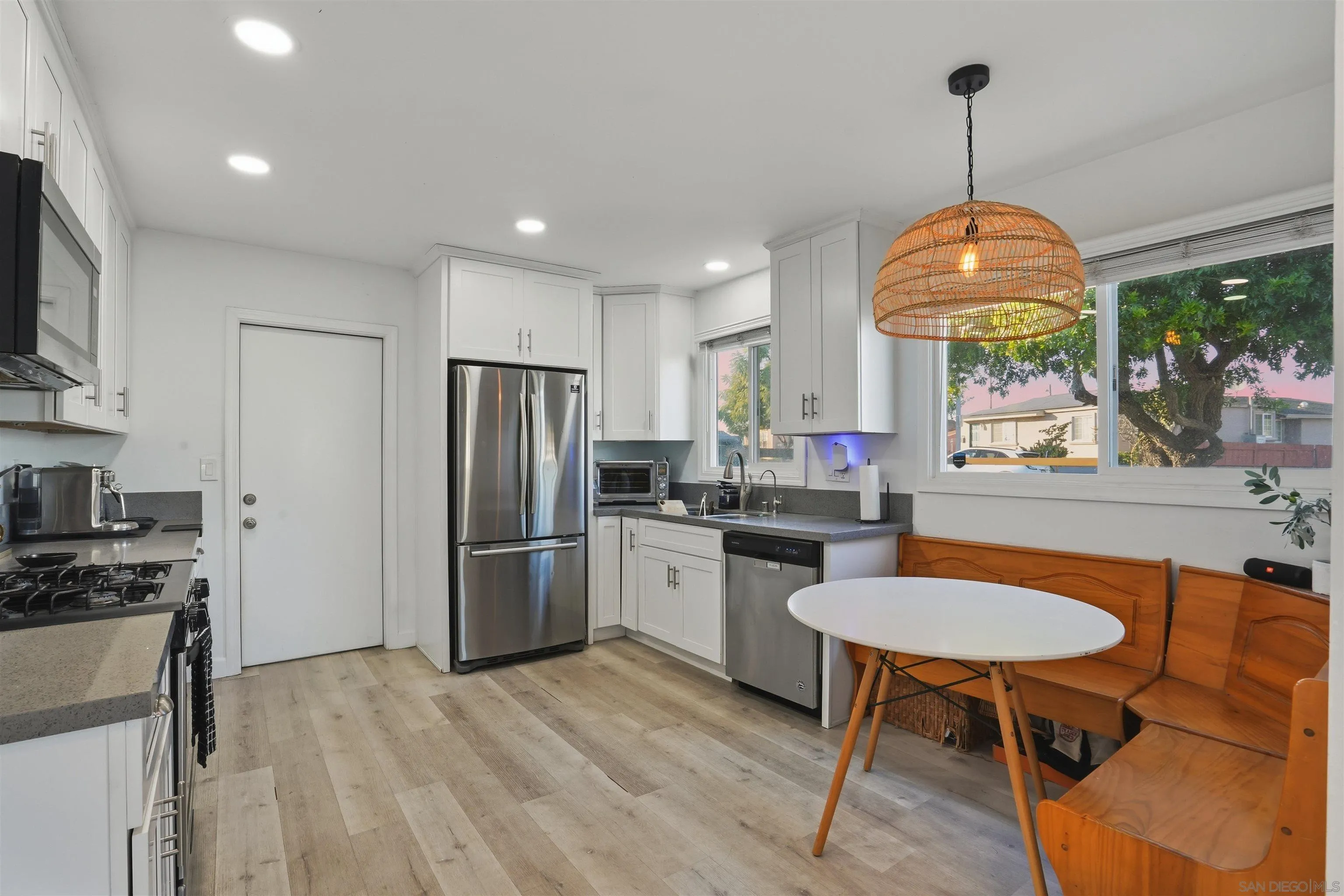 https://cdn.realtyfeed.com/cdn/127/260001570/31b9eb57bd389886e9622d92b83f3aca.webp