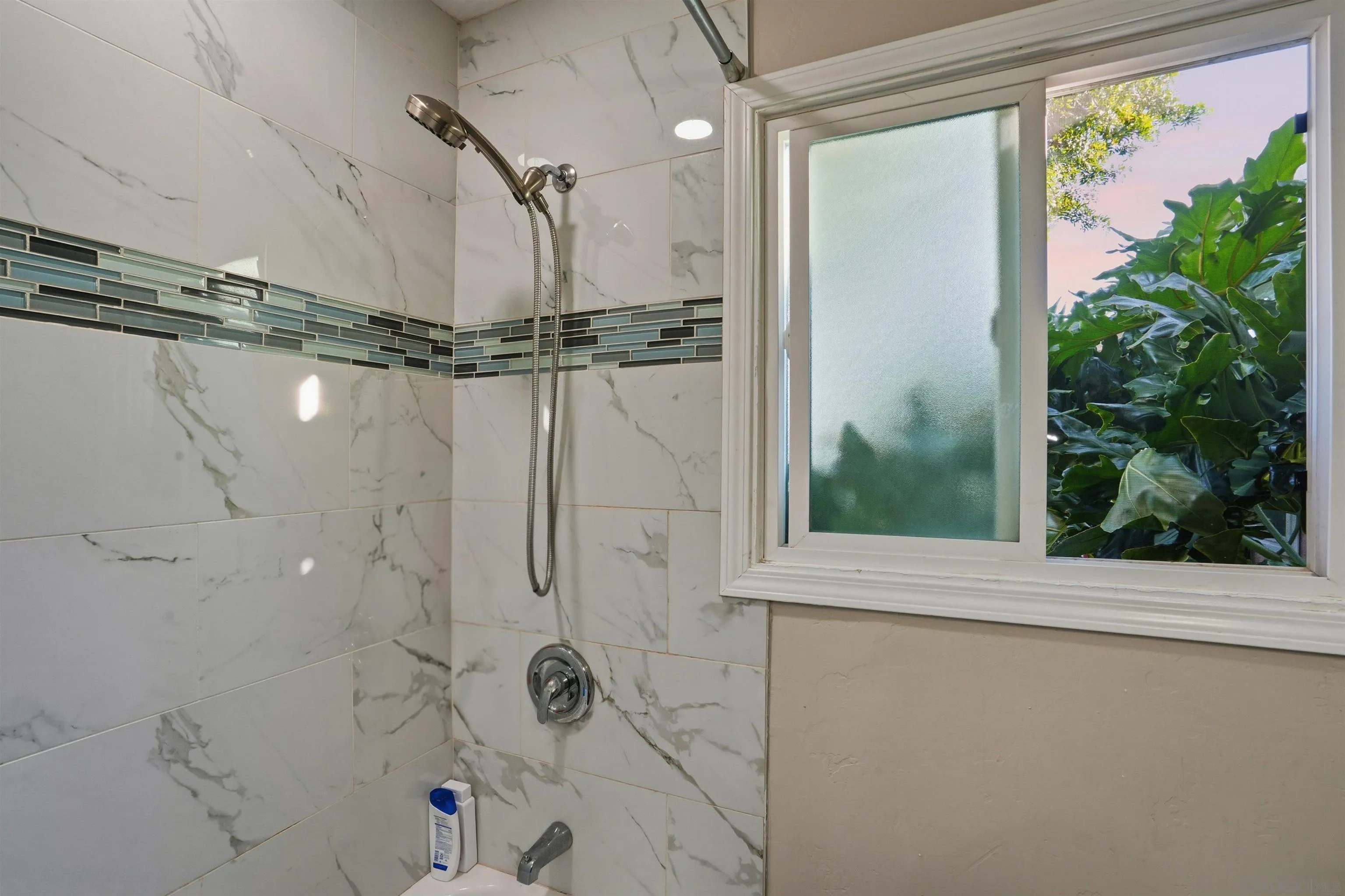 https://cdn.realtyfeed.com/cdn/127/260001570/4961a36788e04b7be07c859514f637c8.webp