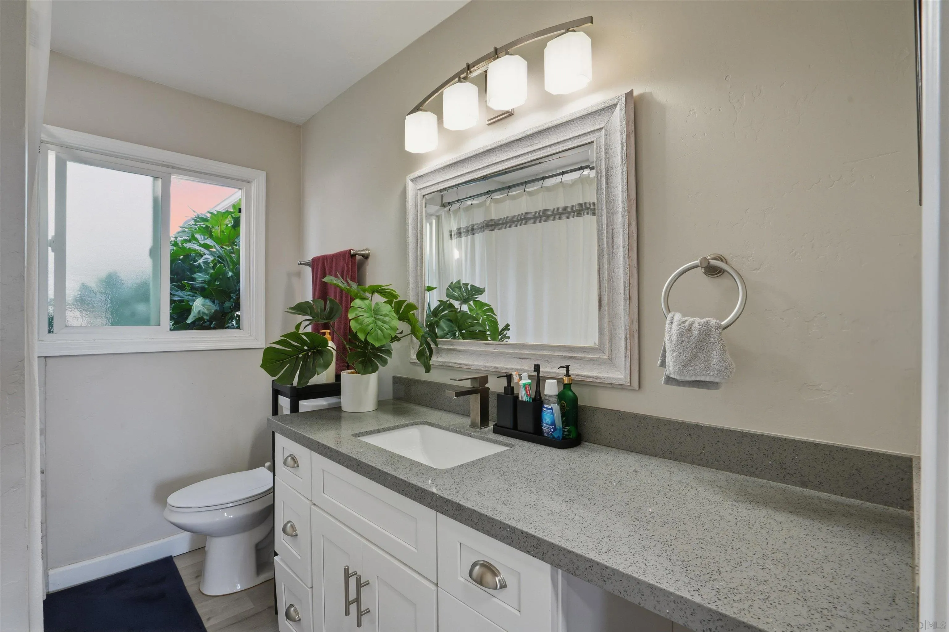 https://cdn.realtyfeed.com/cdn/127/260001570/6a96415efa6dd005e87332e9d217d3bc.webp