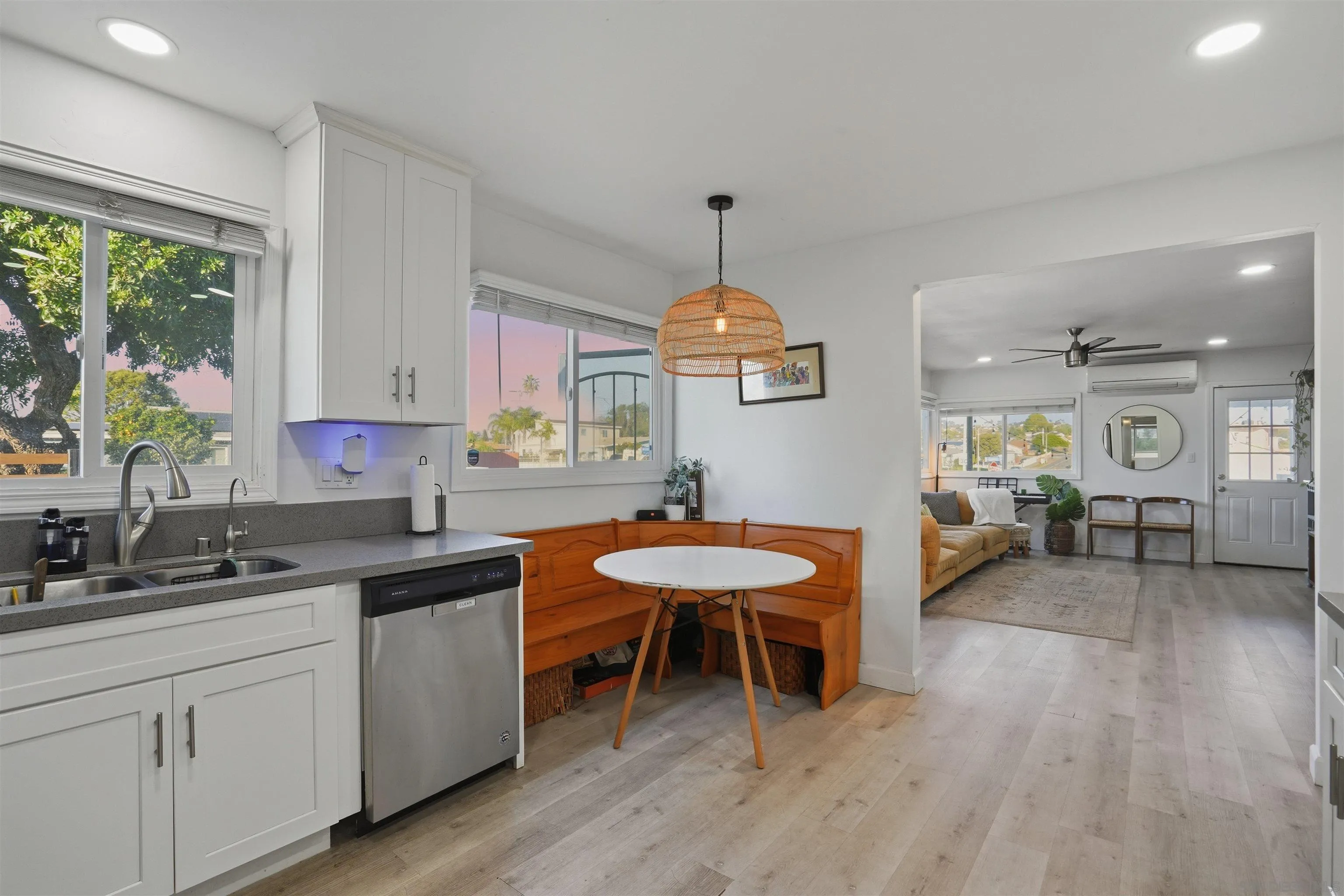 https://cdn.realtyfeed.com/cdn/127/260001570/7c85ab3dbe4324727e31920708d47b2c.webp