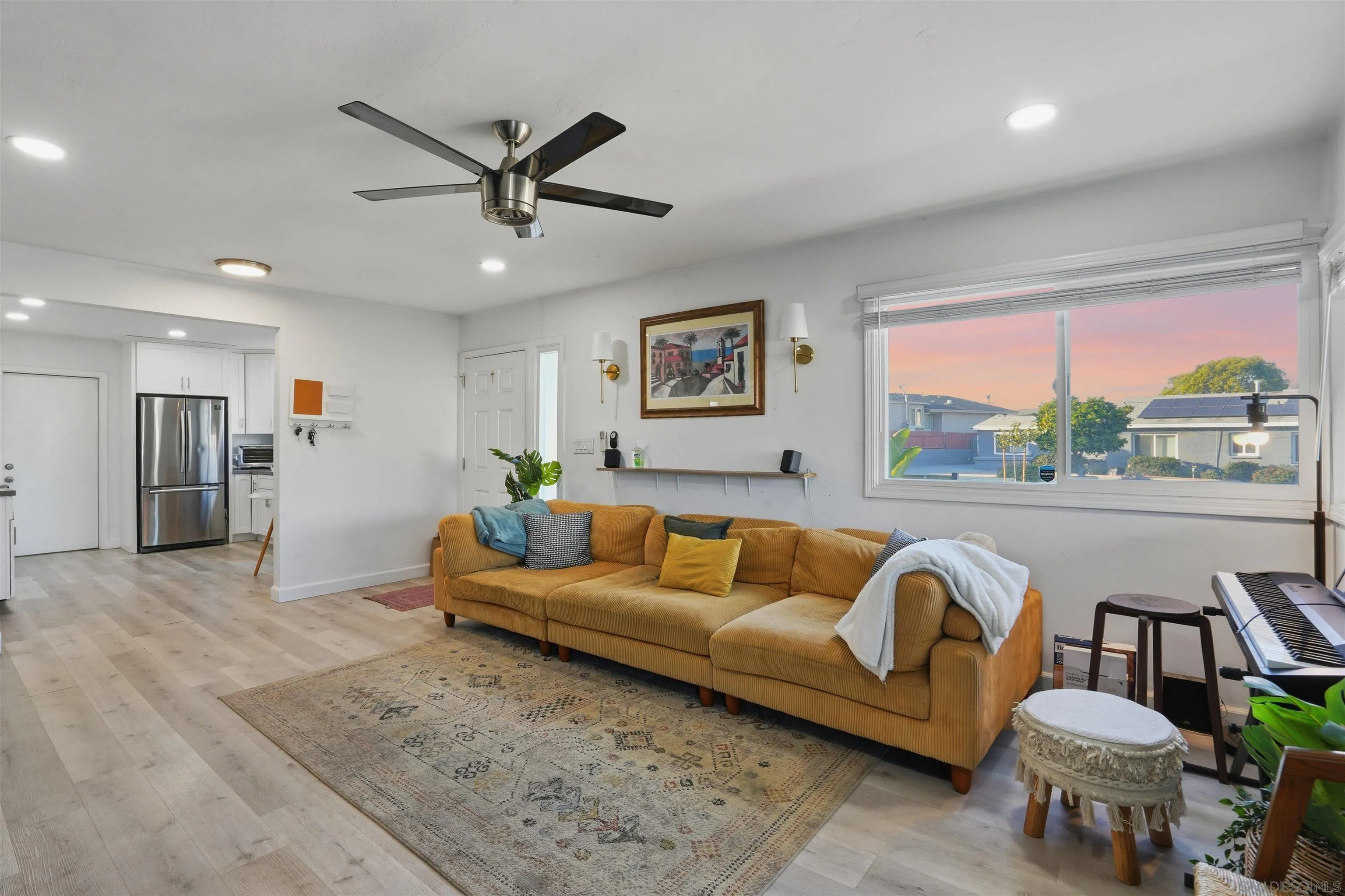 https://cdn.realtyfeed.com/cdn/127/260001570/94dcb87e5a6236e5d3832953227821a9.webp