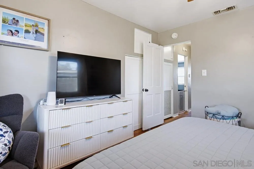 https://cdn.realtyfeed.com/cdn/127/260001575/cc32f9c94d54a1a442a61894a1a481ae.webp