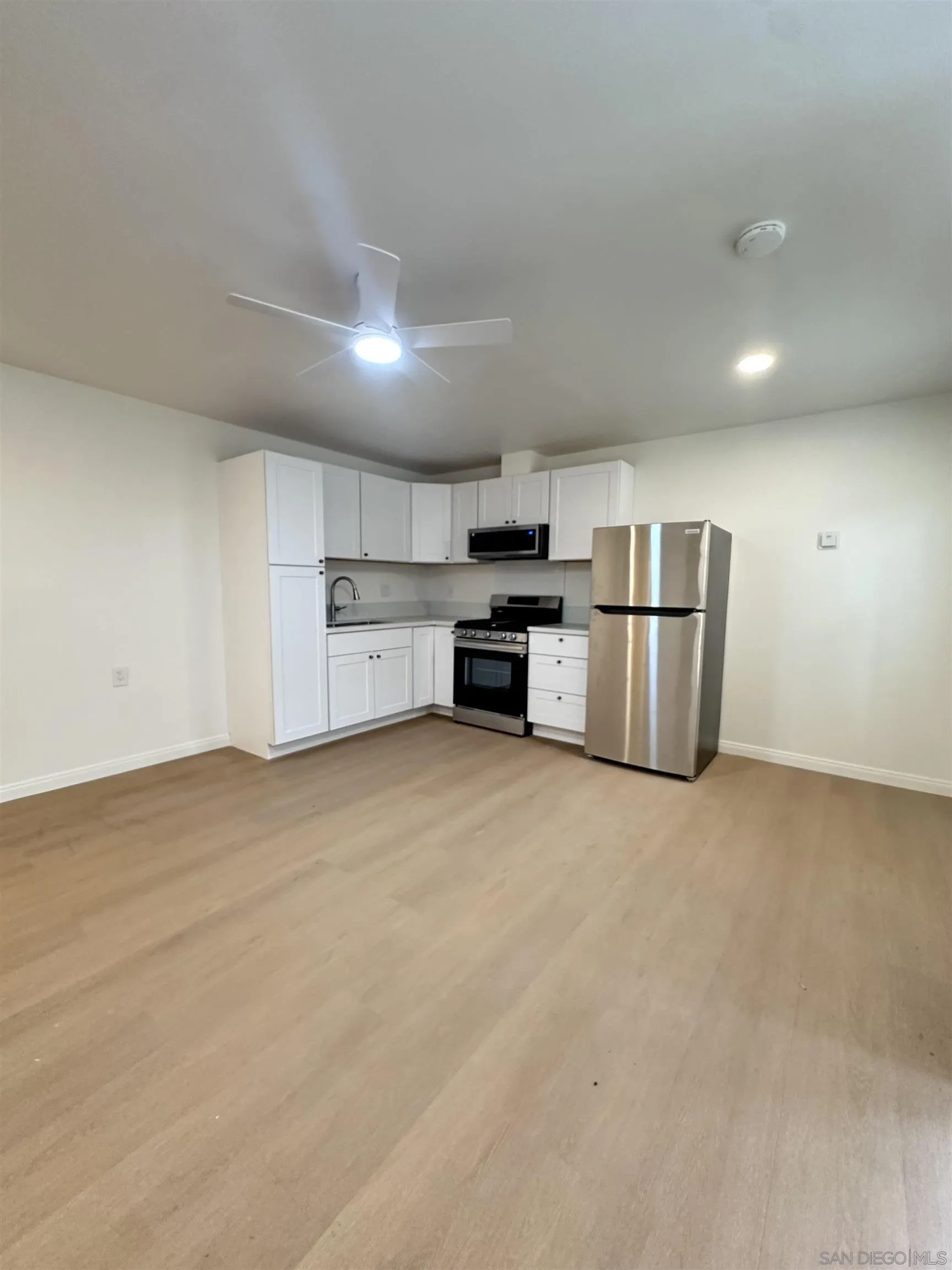 930 B Avenue Unit 26, National City, CA 91950 - Photo 4 of 10, National City, CA