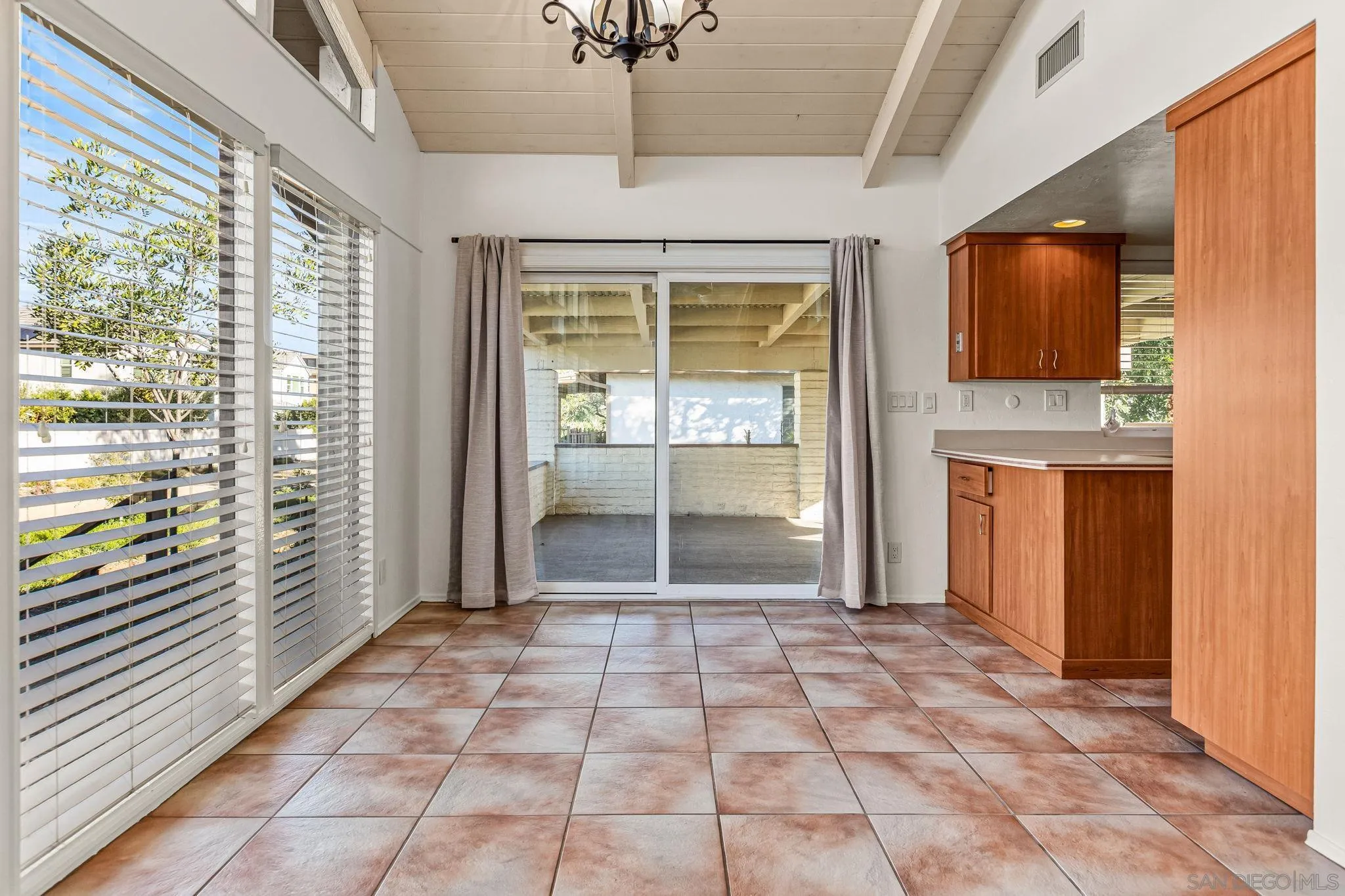 https://cdn.realtyfeed.com/cdn/127/260001583/47303d426b7b298b8554b600eab9ea54.webp