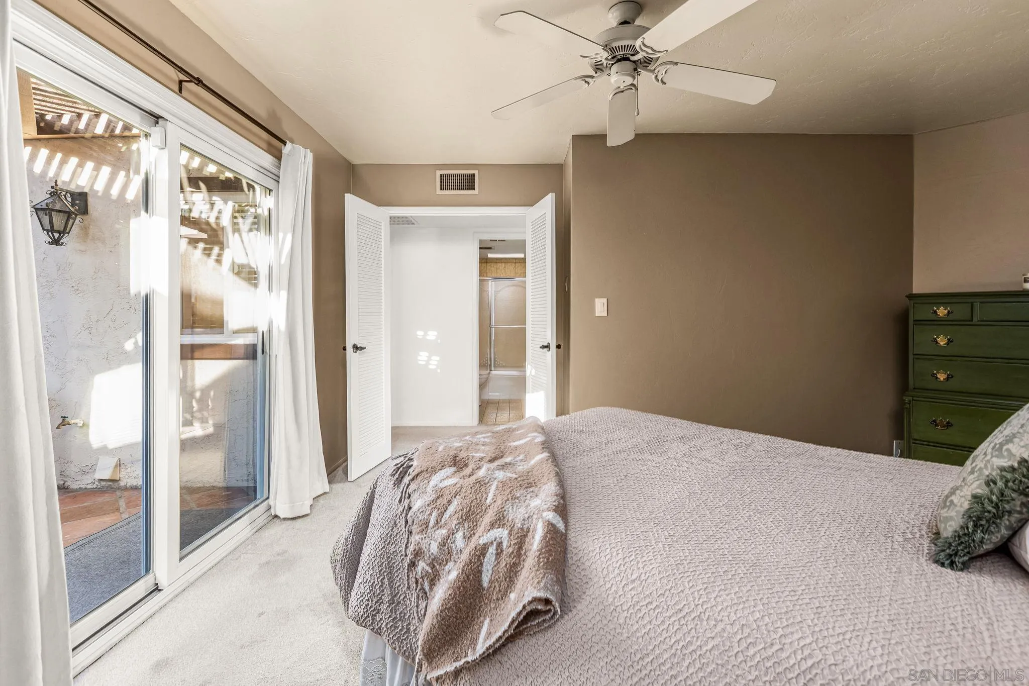 https://cdn.realtyfeed.com/cdn/127/260001583/671677c528aac3357fa901dc0632b5a5.webp