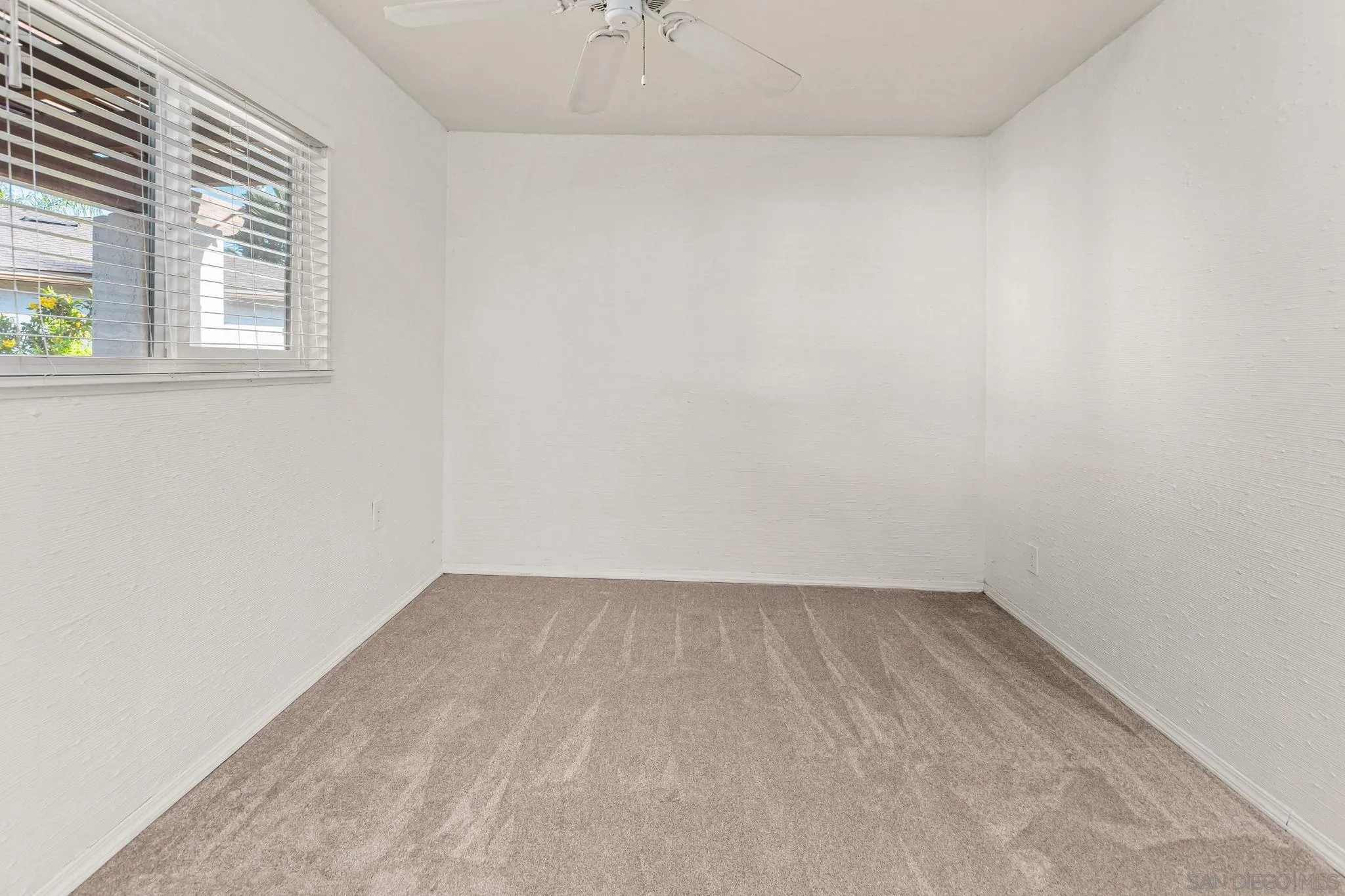 https://cdn.realtyfeed.com/cdn/127/260001583/7adb797c4c1645460129f6d0f1ac822a.webp