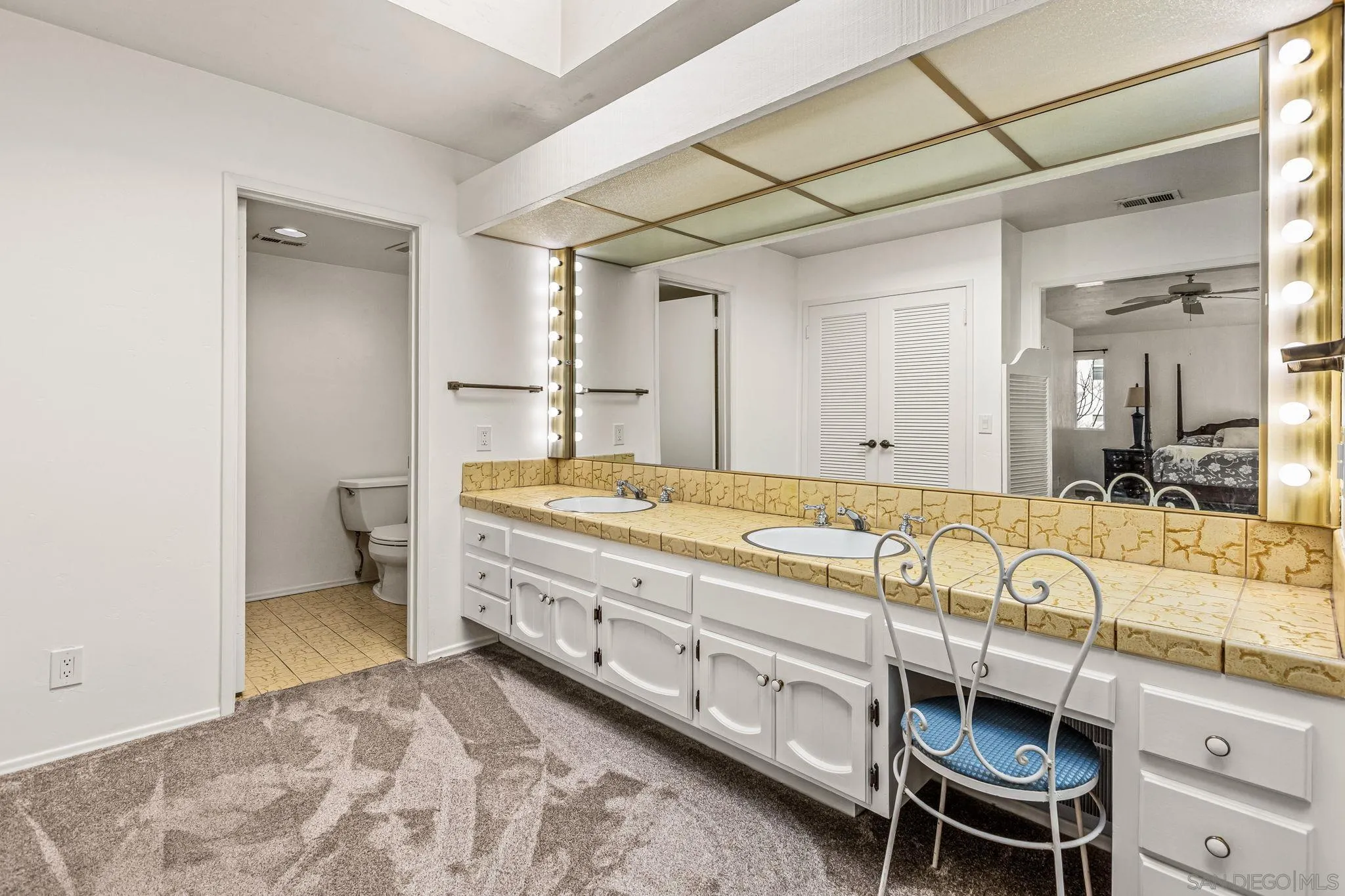 https://cdn.realtyfeed.com/cdn/127/260001583/dc918196a1d946b1b65903199b2c5681.webp