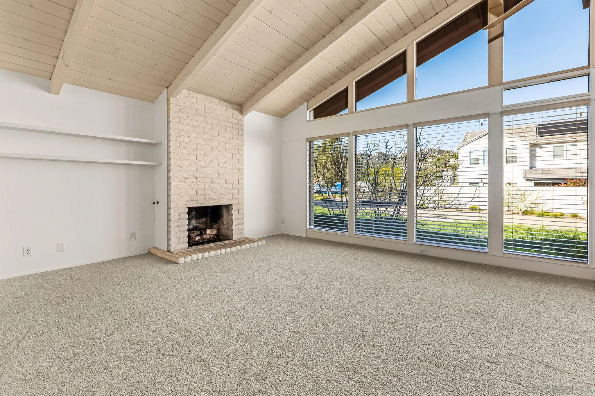 https://cdn.realtyfeed.com/cdn/127/260001583/e59687c29d1e9739953311cffb1b7ef6.webp