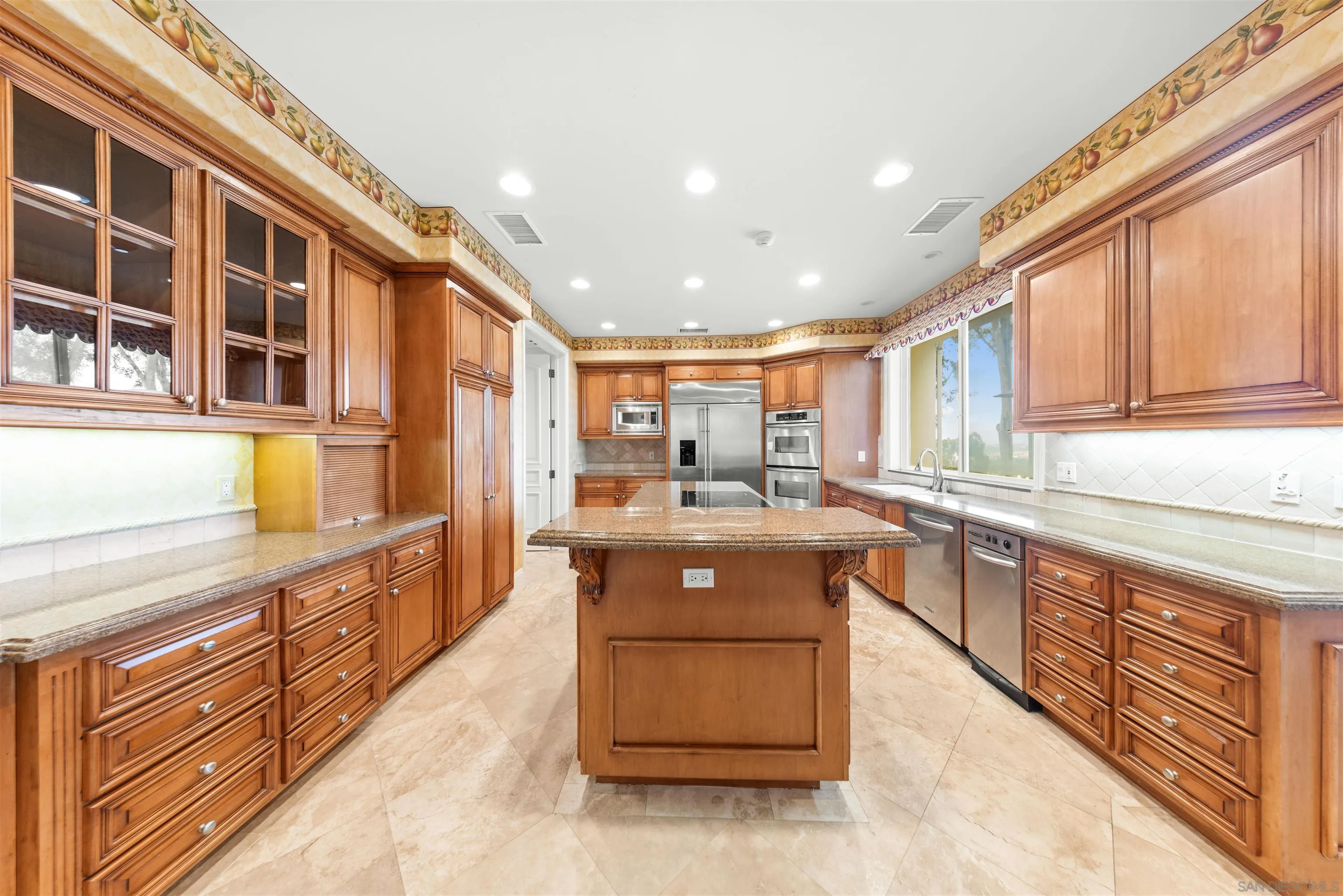 https://cdn.realtyfeed.com/cdn/127/260001585/27b93ddb5d7a548398e34c7b1e5a49fd.webp
