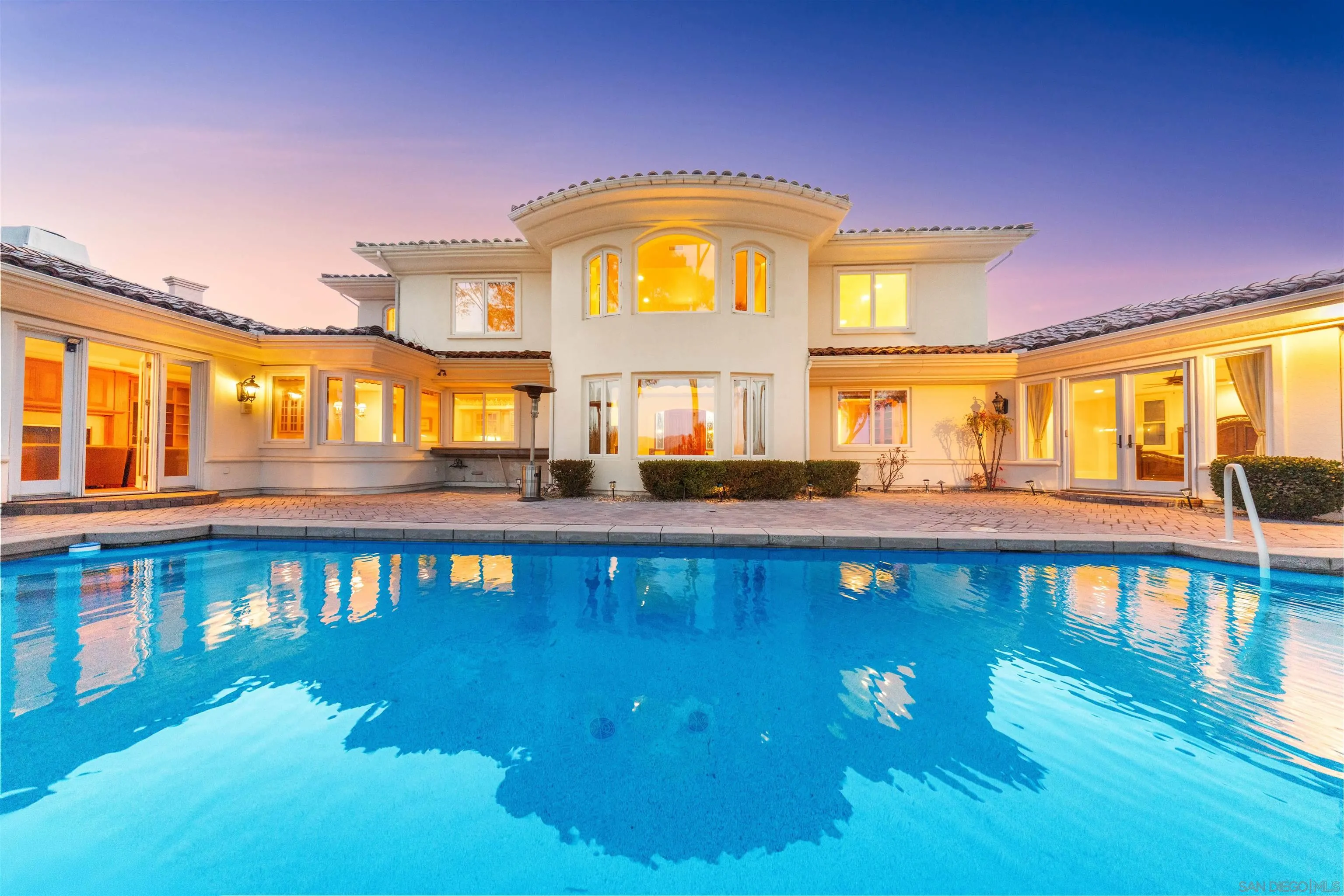 https://cdn.realtyfeed.com/cdn/127/260001585/5afa1022a6f3e684807d9bb300894a85.webp