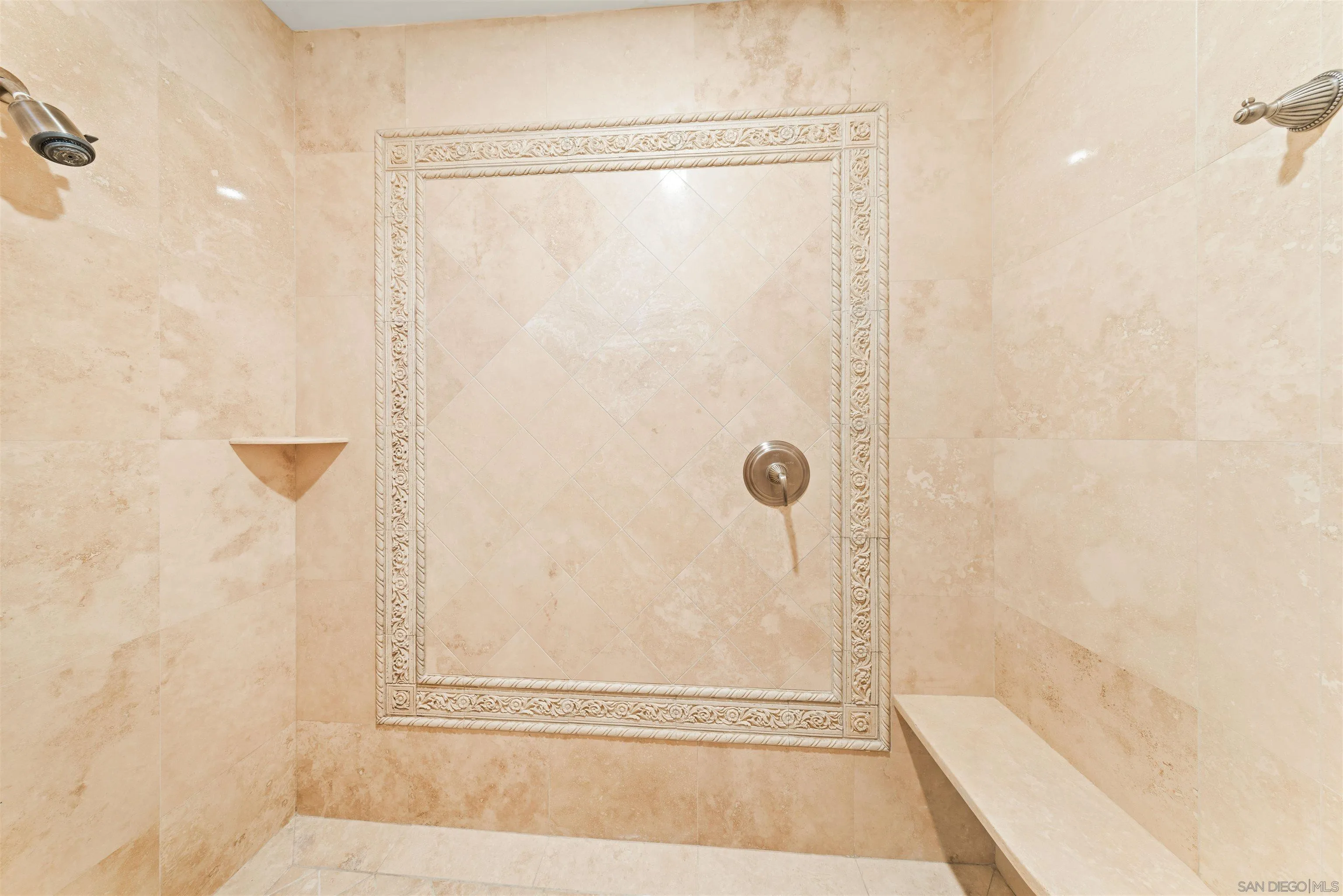 https://cdn.realtyfeed.com/cdn/127/260001585/814dd76b5194aab99c7652b5787cba39.webp