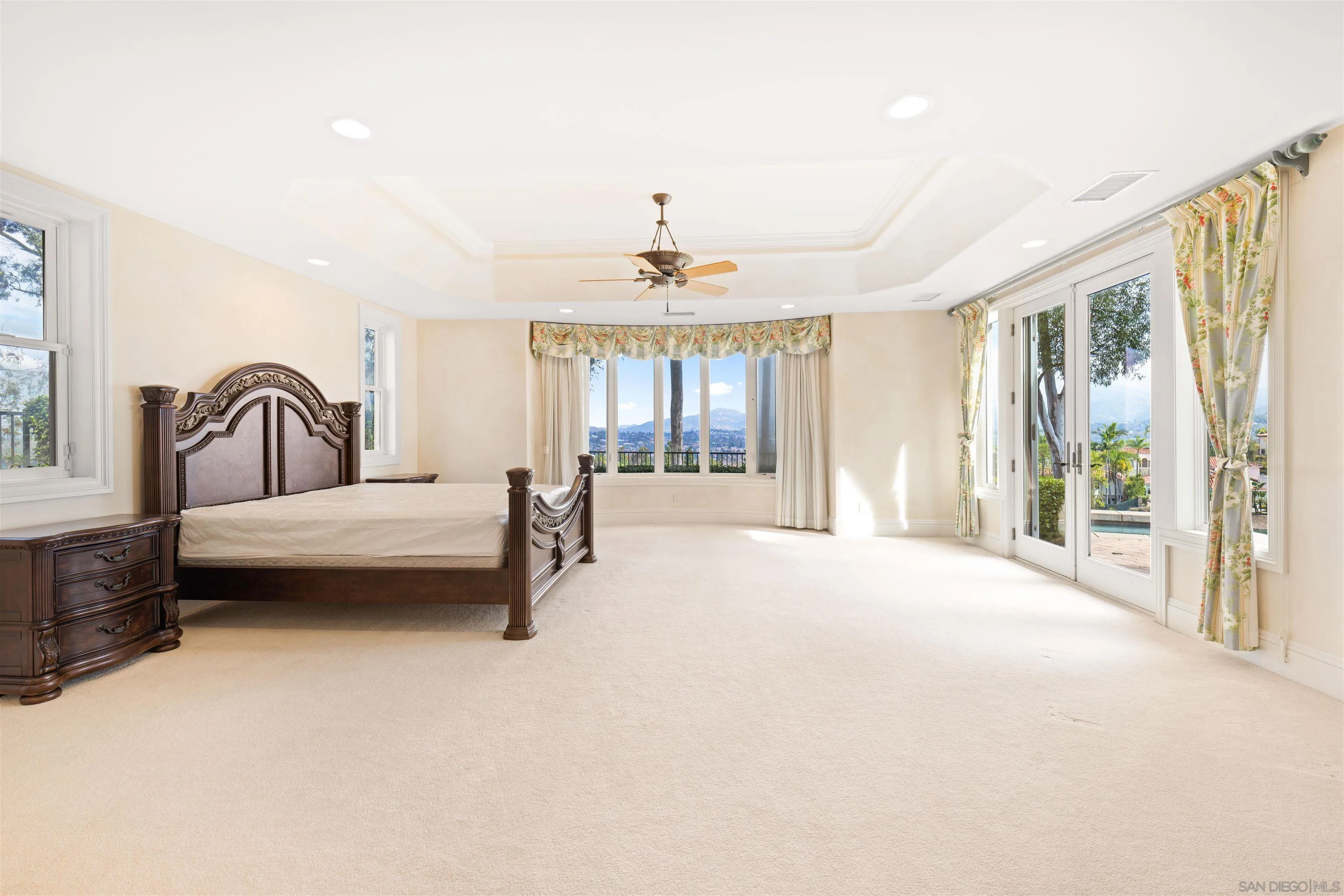 https://cdn.realtyfeed.com/cdn/127/260001585/8cd01646d43809457d6b7033697097d7.webp