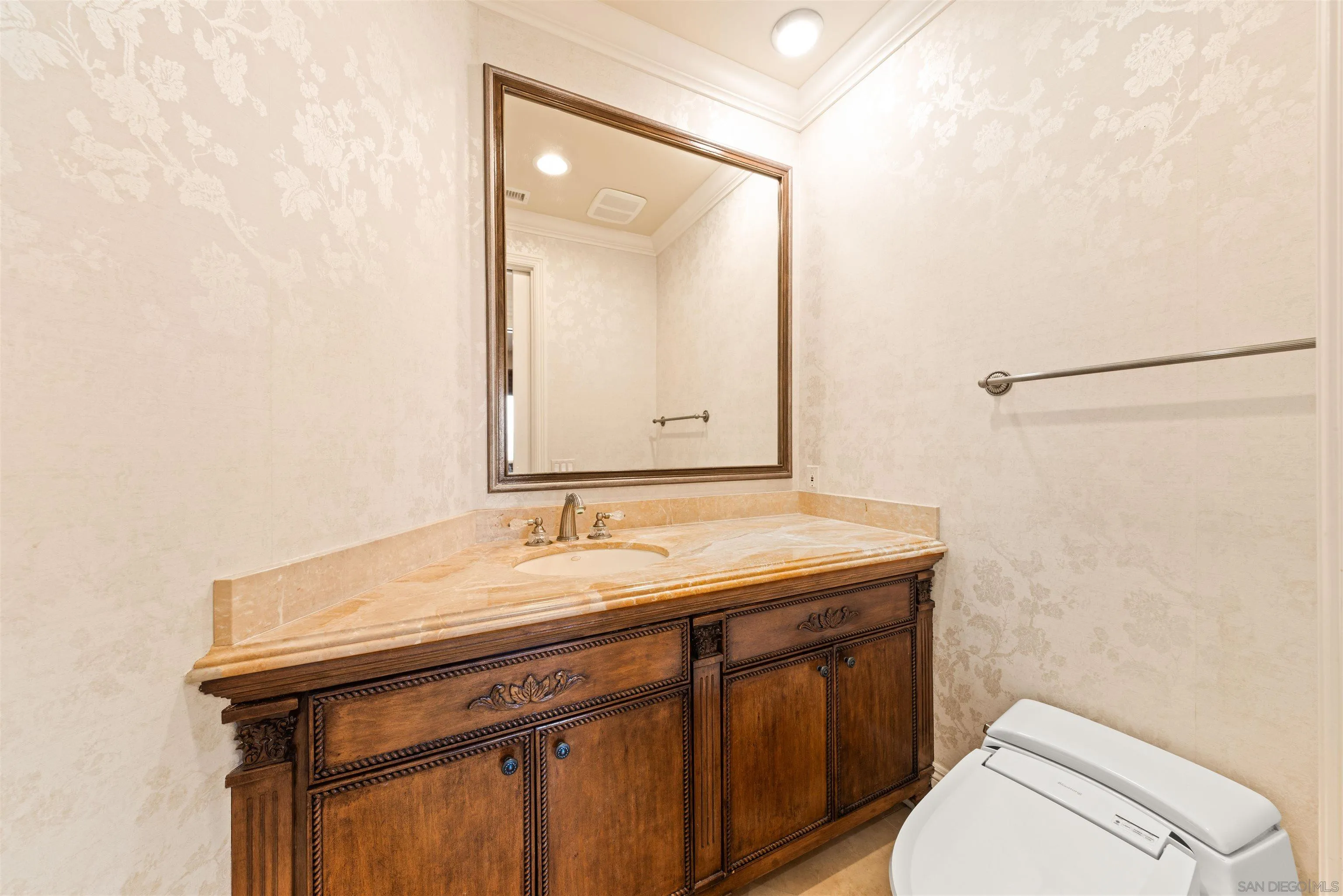 https://cdn.realtyfeed.com/cdn/127/260001585/96e04f5c49904e5f9c4527e89b02905d.webp