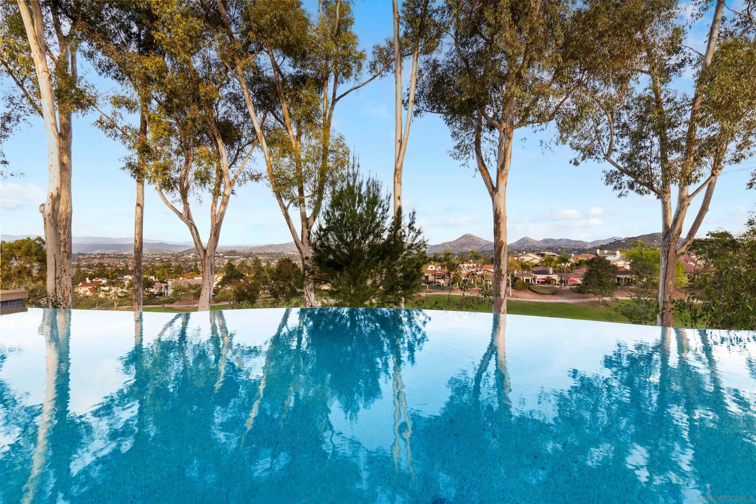 https://cdn.realtyfeed.com/cdn/127/260001585/b36b4e117da0e73454daf5ec9e030966.webp
