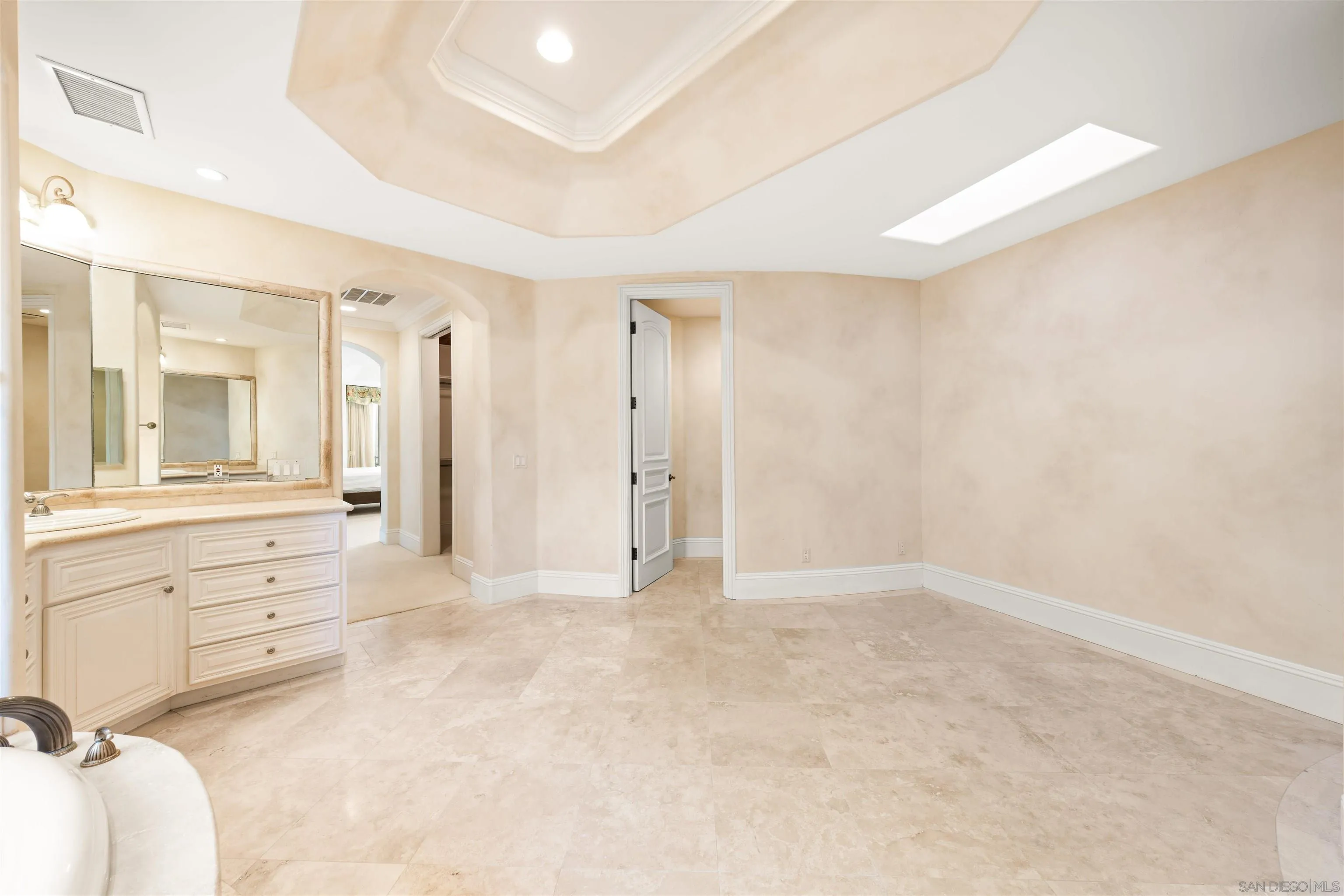https://cdn.realtyfeed.com/cdn/127/260001585/dd2472b43eea202f056f3a1a7f025bd5.webp