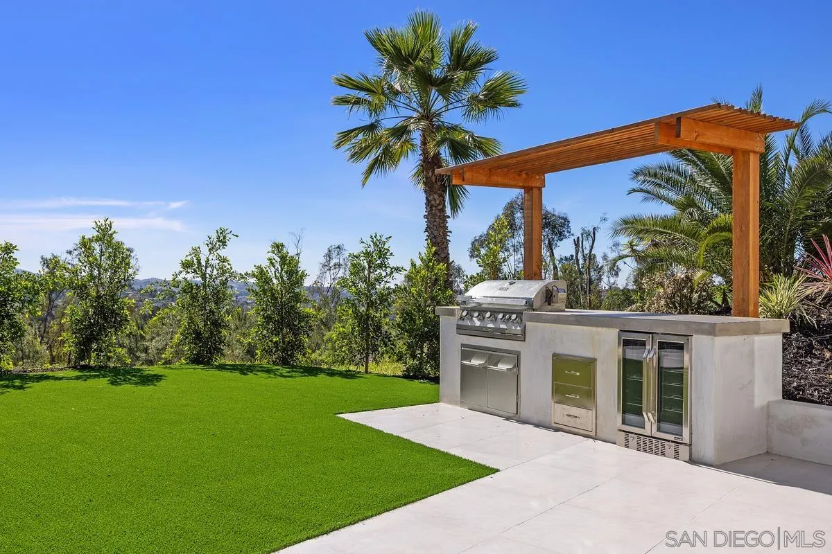https://cdn.realtyfeed.com/cdn/127/260001590/2c719c8a213d15340c75e50043b916c7.webp