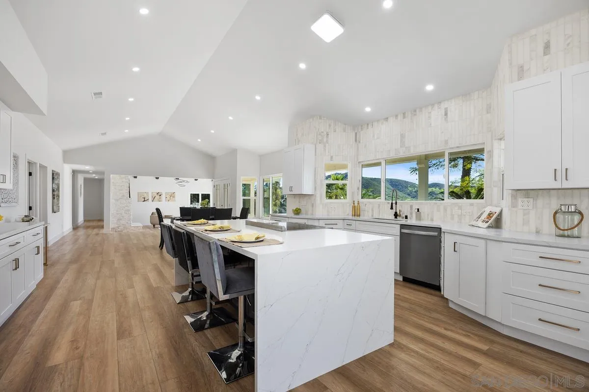 https://cdn.realtyfeed.com/cdn/127/260001590/314e87e0089011679e97506165a7bffc.webp