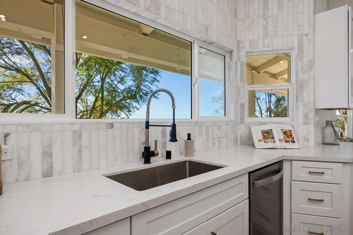 https://cdn.realtyfeed.com/cdn/127/260001590/cc6727d7e19c2620bd63f5d7647acf17.webp