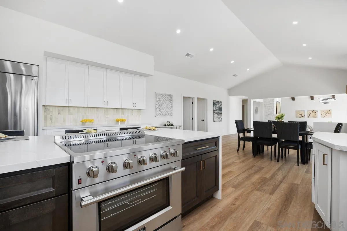 https://cdn.realtyfeed.com/cdn/127/260001590/d6136a06ed9a92a5297cb754502716b2.webp