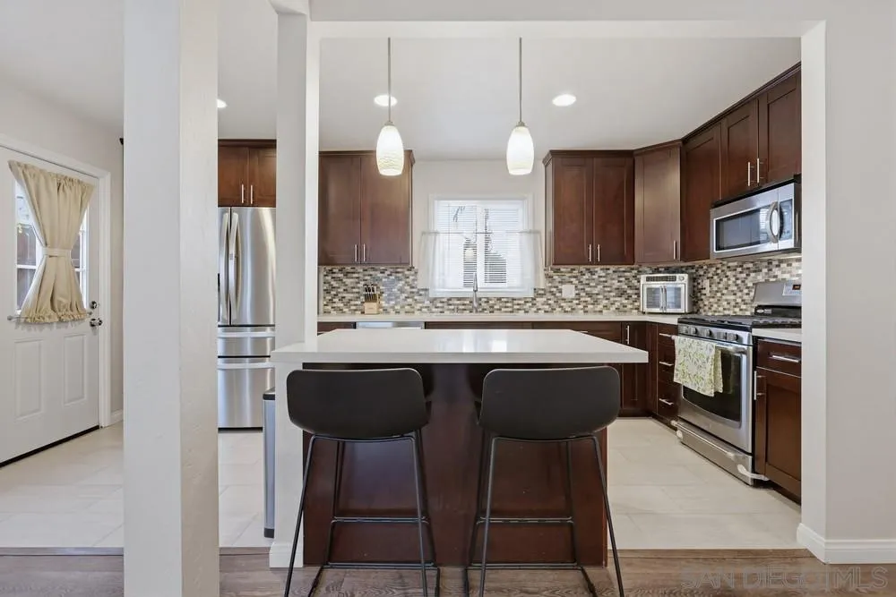 https://cdn.realtyfeed.com/cdn/127/260001591/40f88deec9edc3379f650f01453377e1.webp