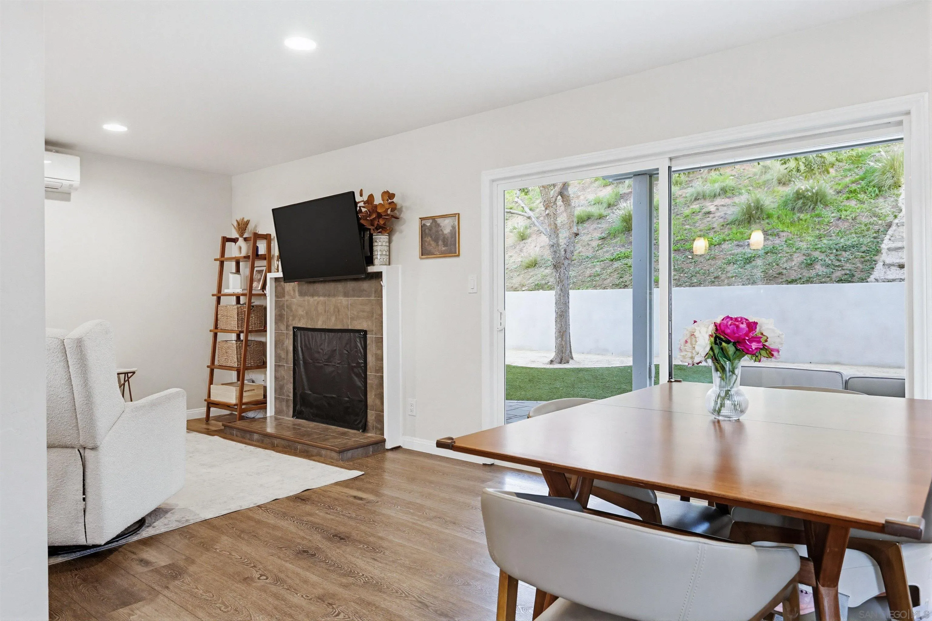 https://cdn.realtyfeed.com/cdn/127/260001591/f7fcfcc290bb86514724c4c43212e40d.webp