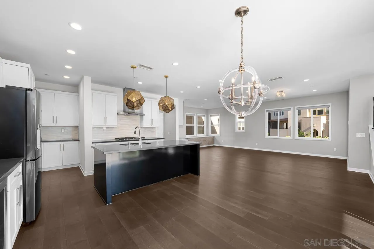 https://cdn.realtyfeed.com/cdn/127/260001592/4c33908d0e870ee0e197f52cdc42269a.webp