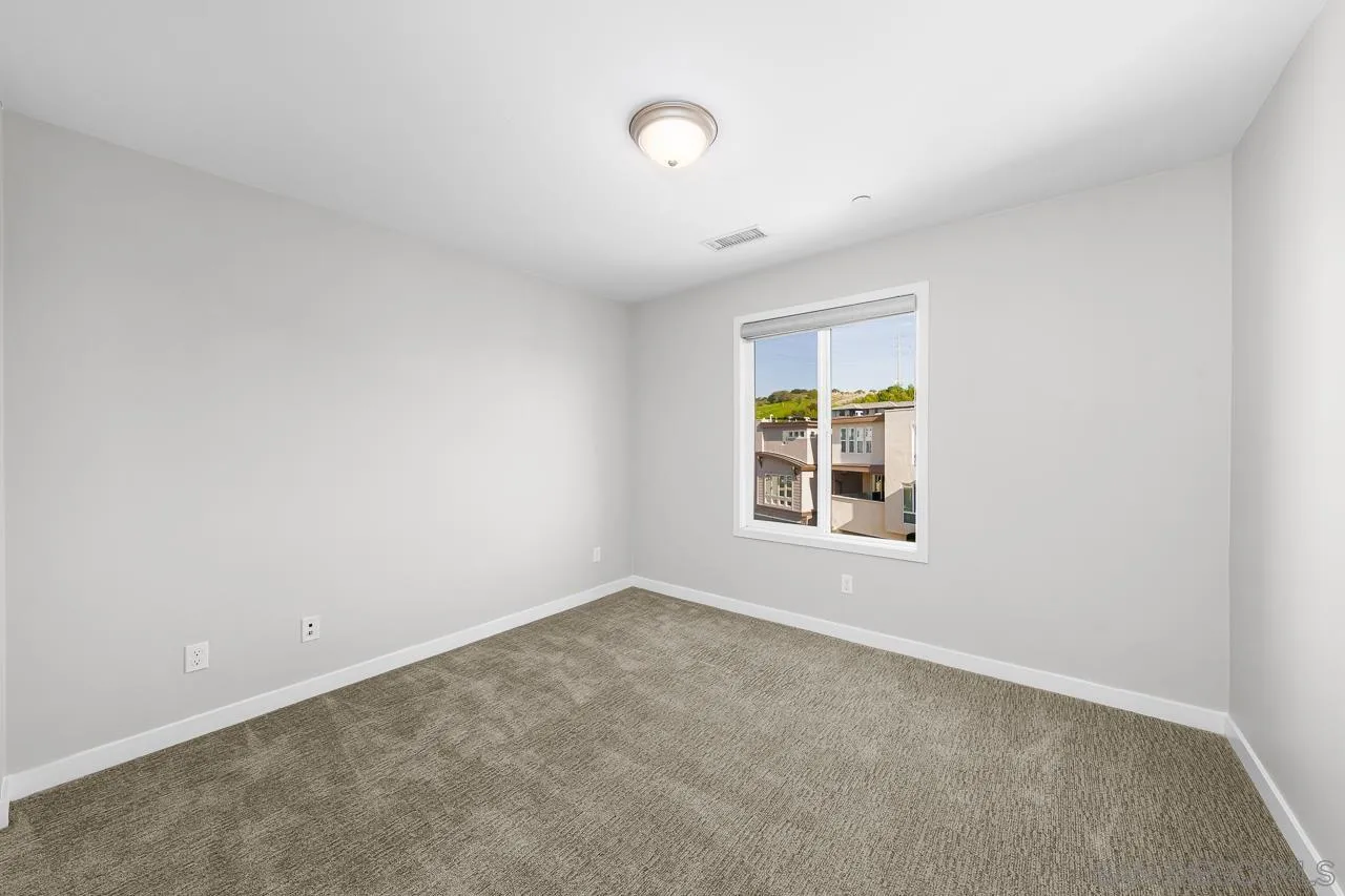 https://cdn.realtyfeed.com/cdn/127/260001592/82bd613a011e1b6f828040bd89b3dd39.webp