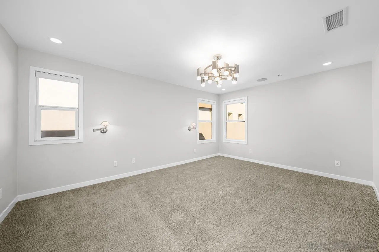 https://cdn.realtyfeed.com/cdn/127/260001592/8ca6a7b355fd4b29e86d3cb3b8d37353.webp
