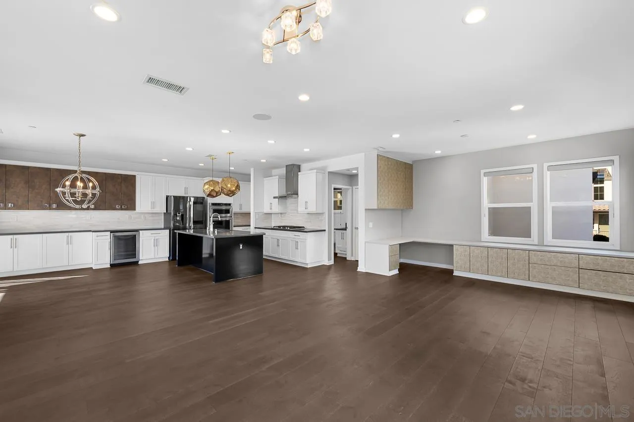 https://cdn.realtyfeed.com/cdn/127/260001592/ecd23ea3c420d42c2e6389fcf4066a82.webp
