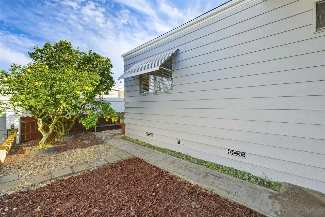 https://cdn.realtyfeed.com/cdn/127/260001594/31f547daa83bfb09ba6e4ad7332e0dfc.webp
