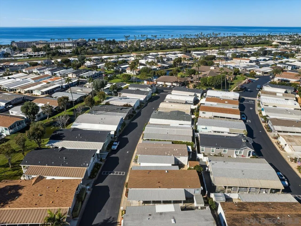 https://cdn.realtyfeed.com/cdn/127/260001594/54e8f9d97c1036987e76a7e2a1f25b4d.webp
