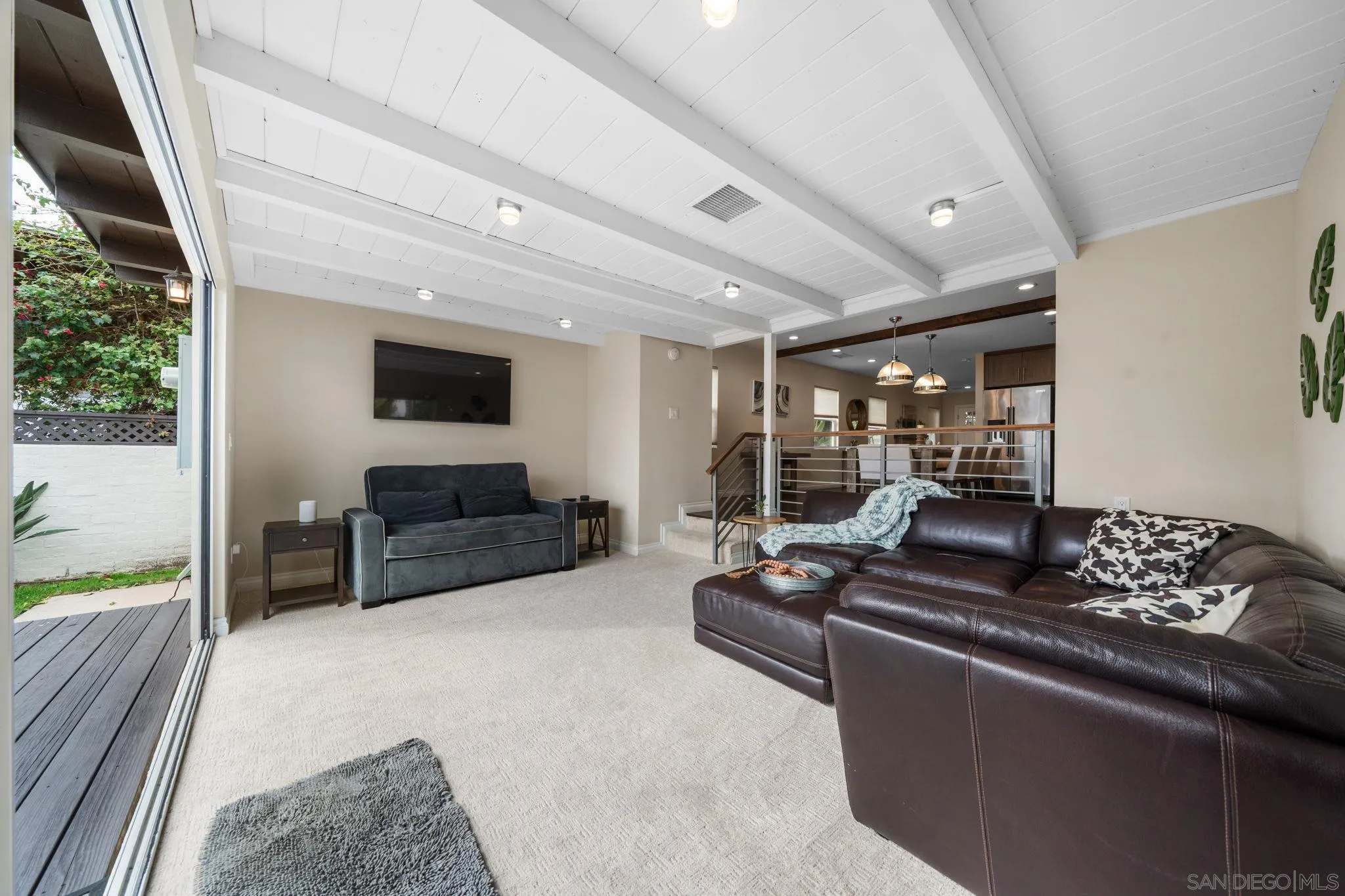 https://cdn.realtyfeed.com/cdn/127/260001596/dcbc1e8cb66315793b64c6b3bad5e3b5.webp