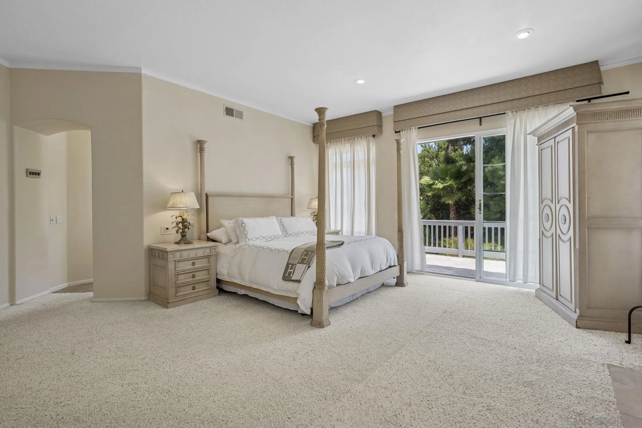 https://cdn.realtyfeed.com/cdn/127/260001598/d1916e633294e448e3cad7263db13552.webp
