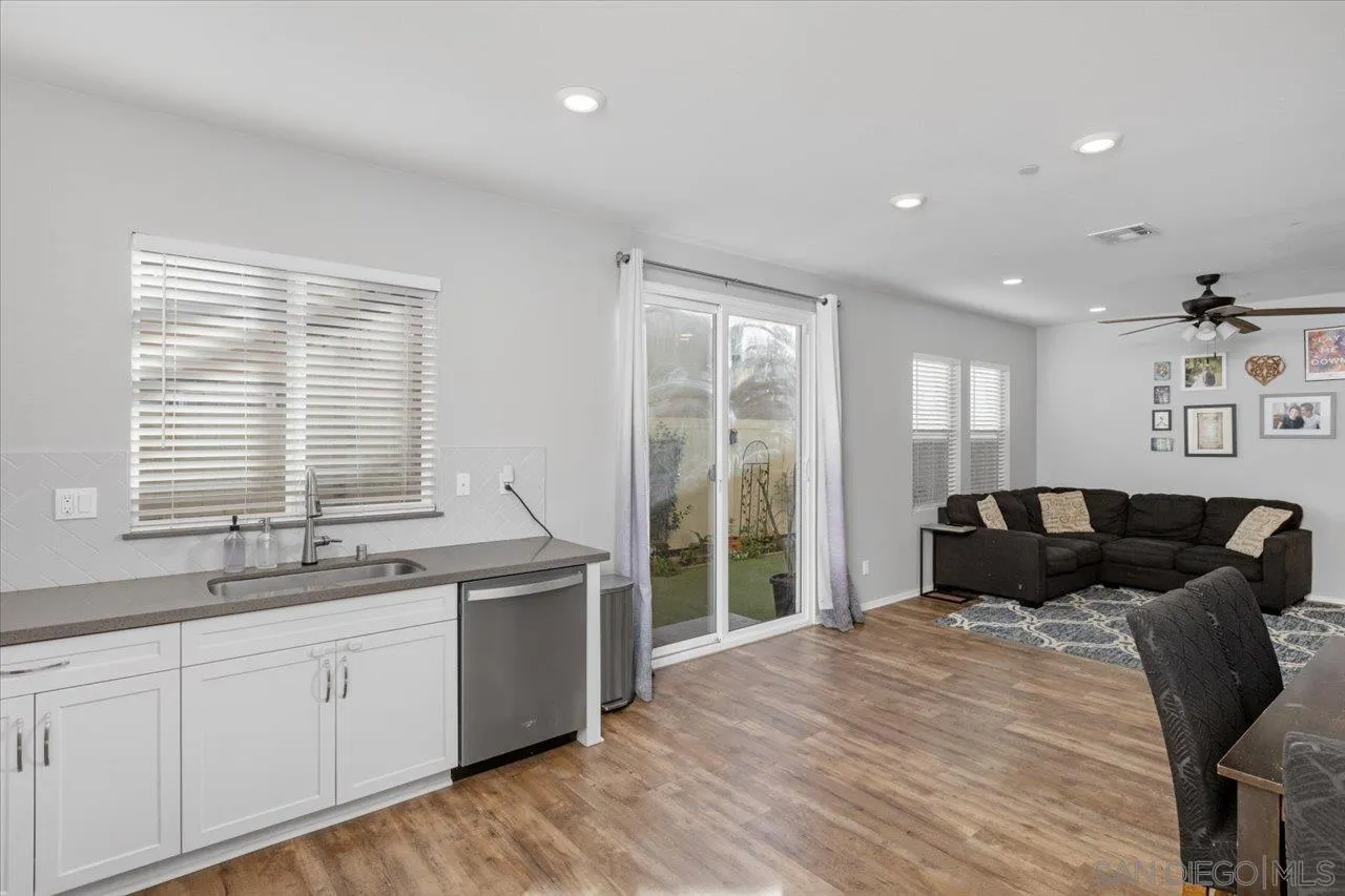 https://cdn.realtyfeed.com/cdn/127/260001599/f346e687db8610598ddeec6f32377ed2.webp